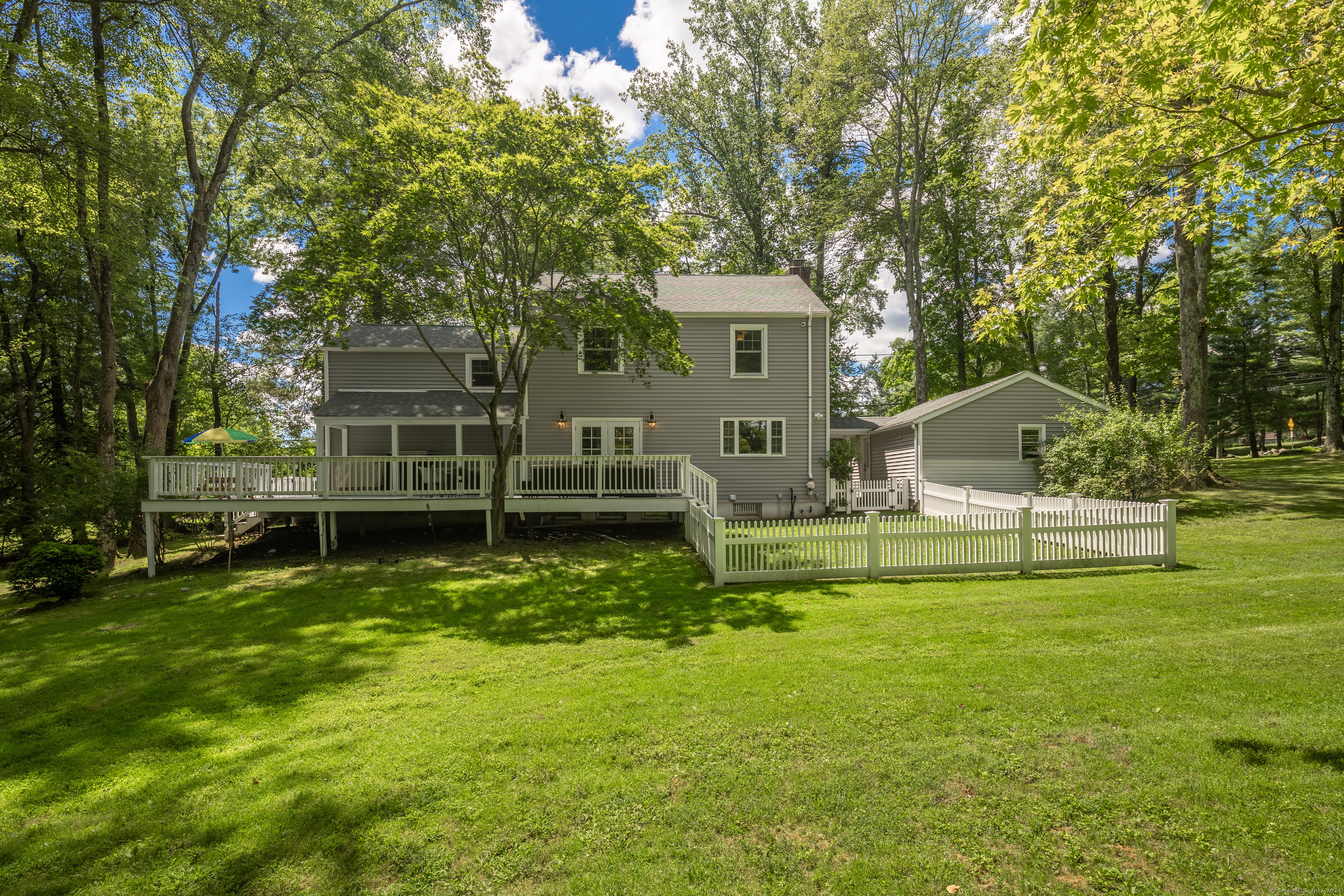 Photo 4 of 35 of 295 Roxbury Road house