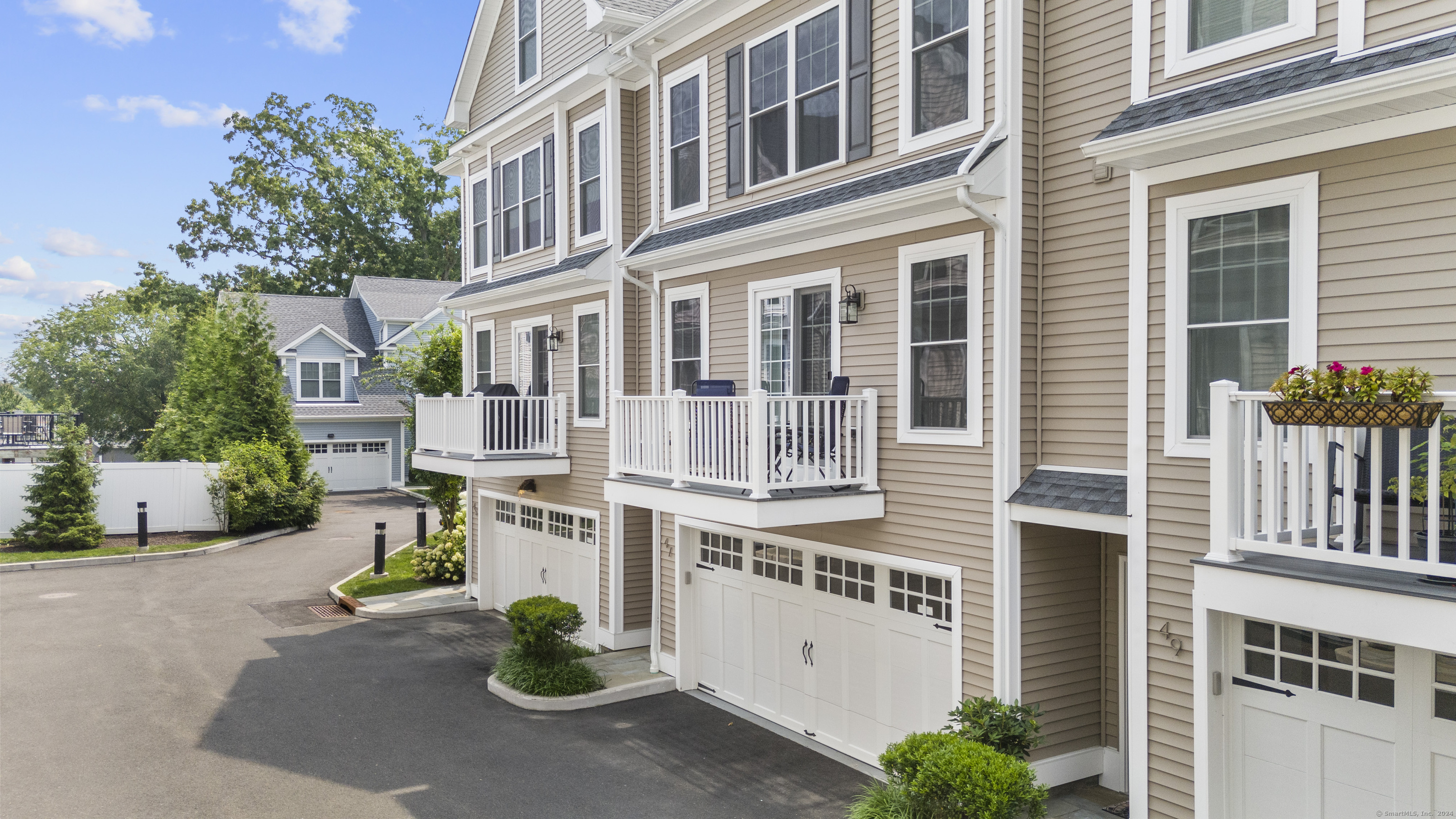 Photo 2 of 40 of 115 Colonial Road 47 townhome