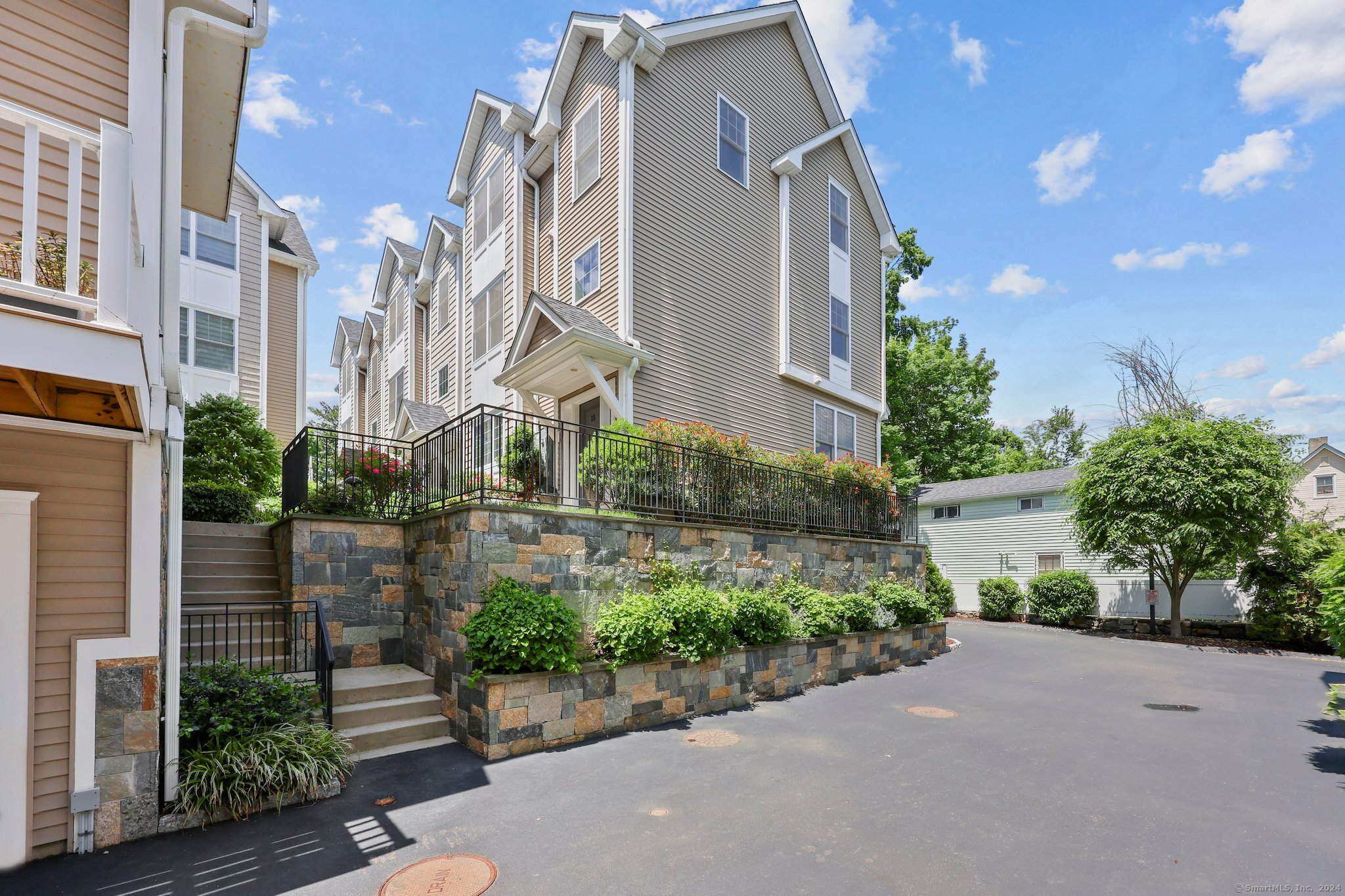 Photo 1 of 40 of 91 West Broad Street 15 townhome