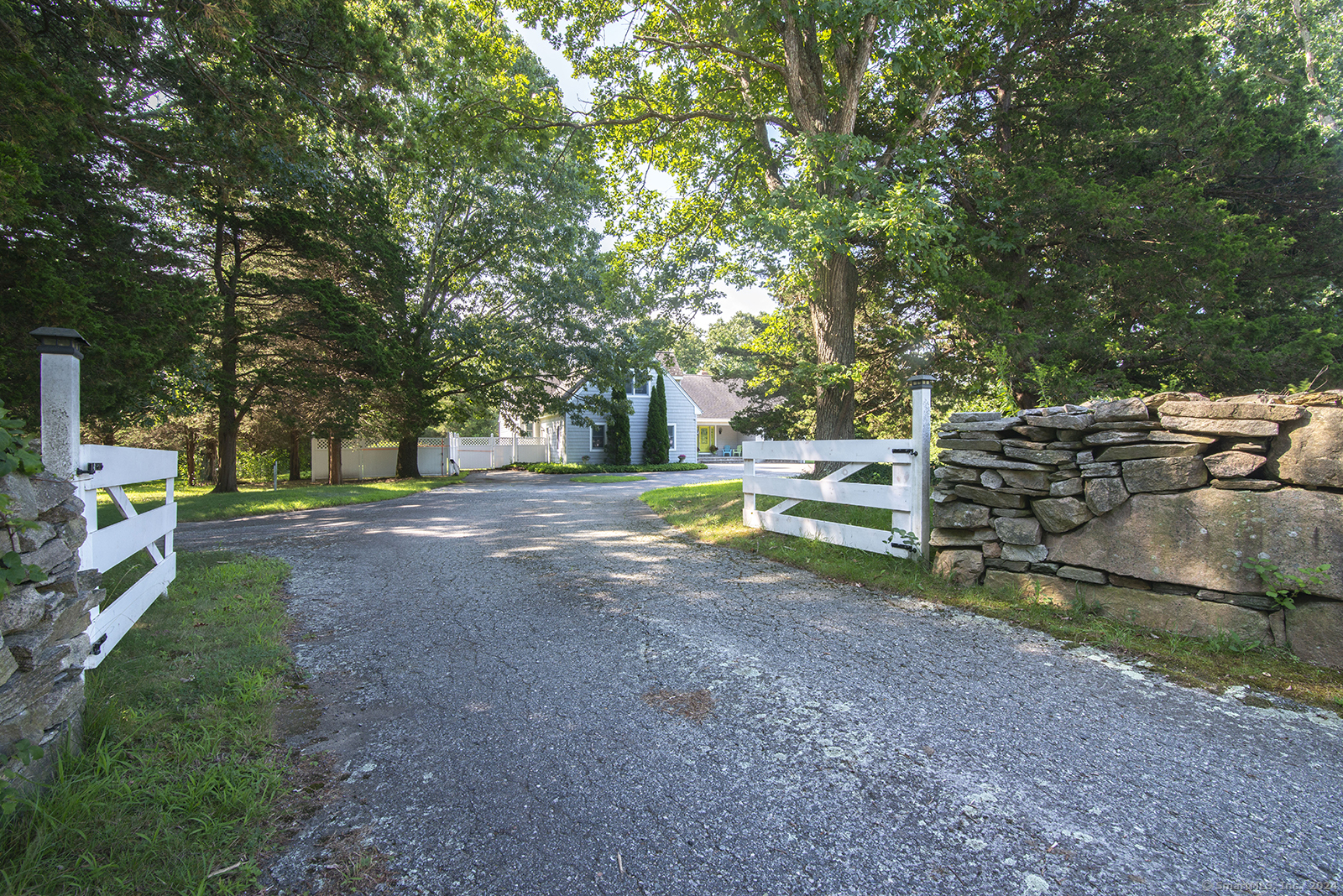 Photo 1 of 25 of 667 Pequot Trail house