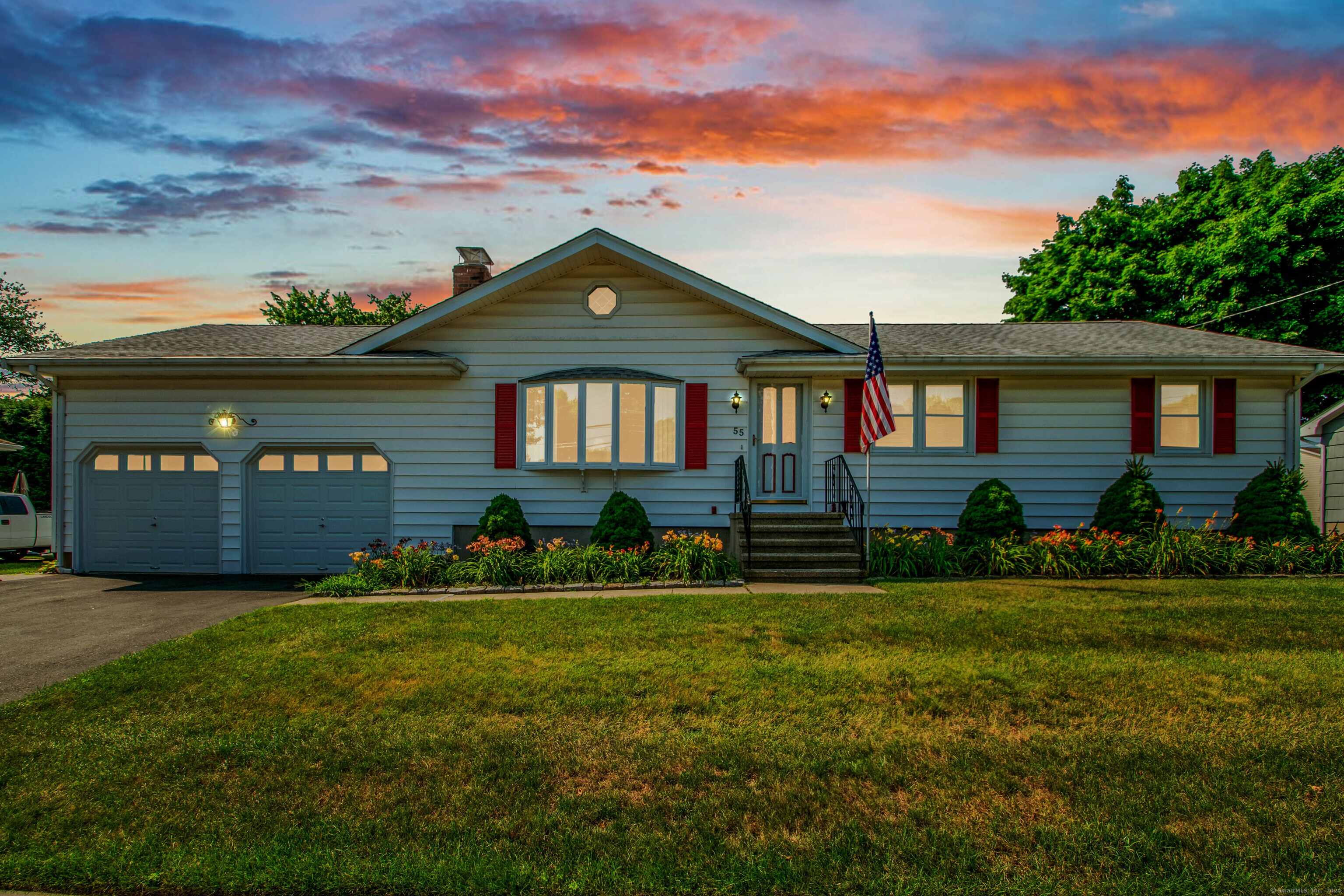 Photo 1 of 18 of 55 Wigwam Lane house