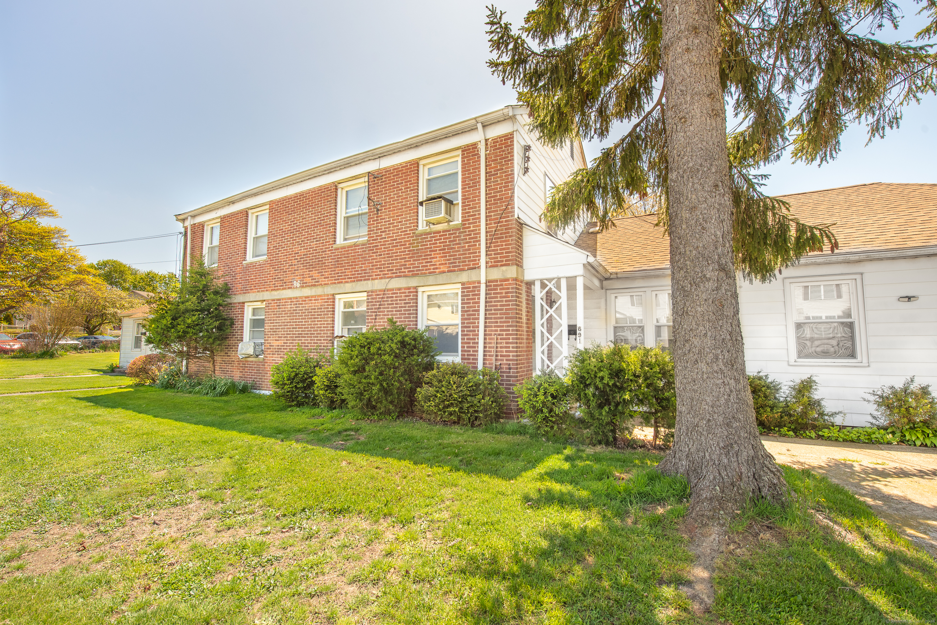 Photo 1 of 28 of 691 Canaan Road townhome