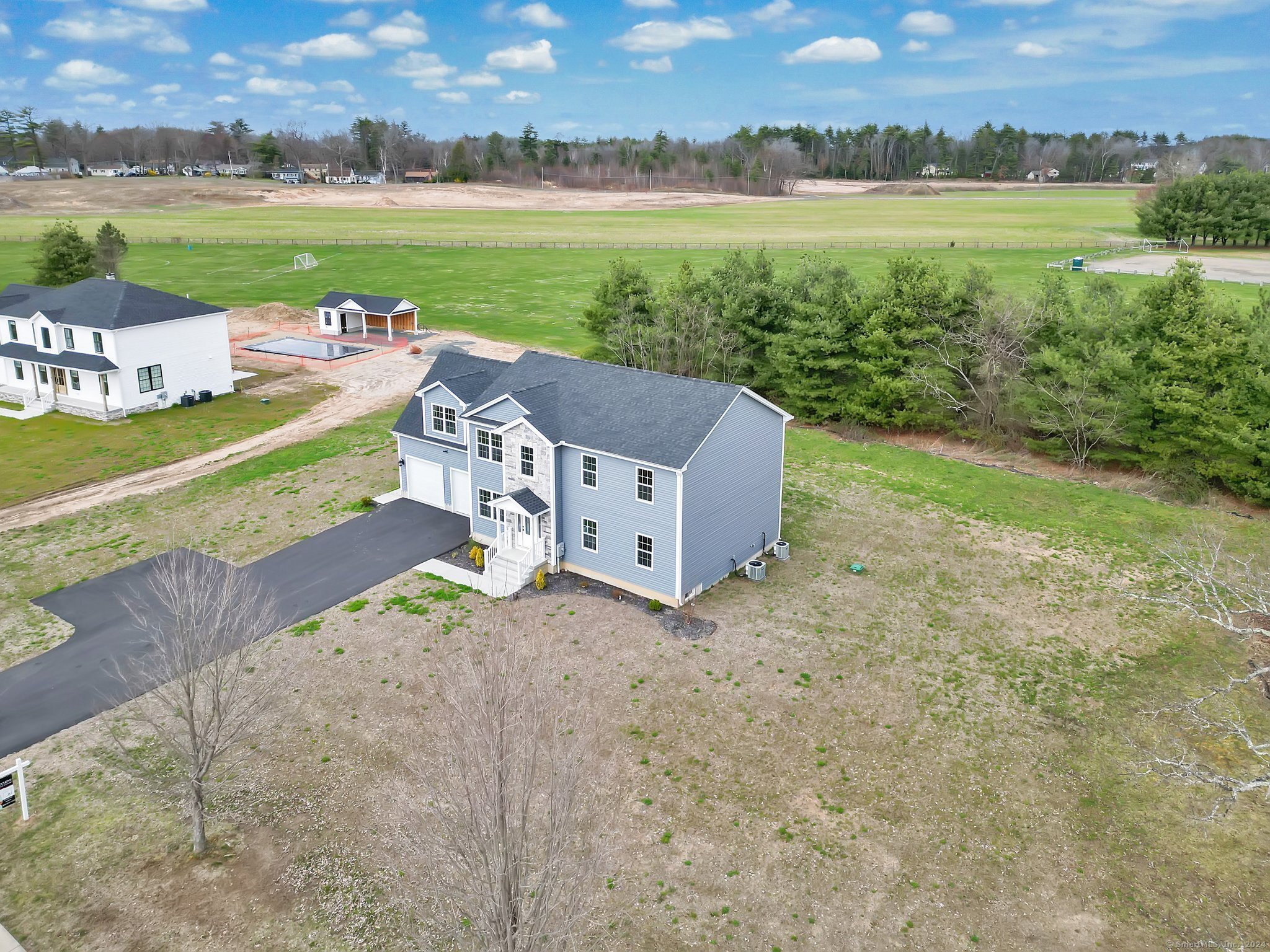 Photo 3 of 39 of 2 Stratton Farms Road house