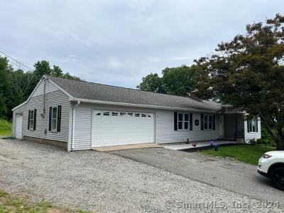 Photo 4 of 26 of 322 Hickory Hill Road house