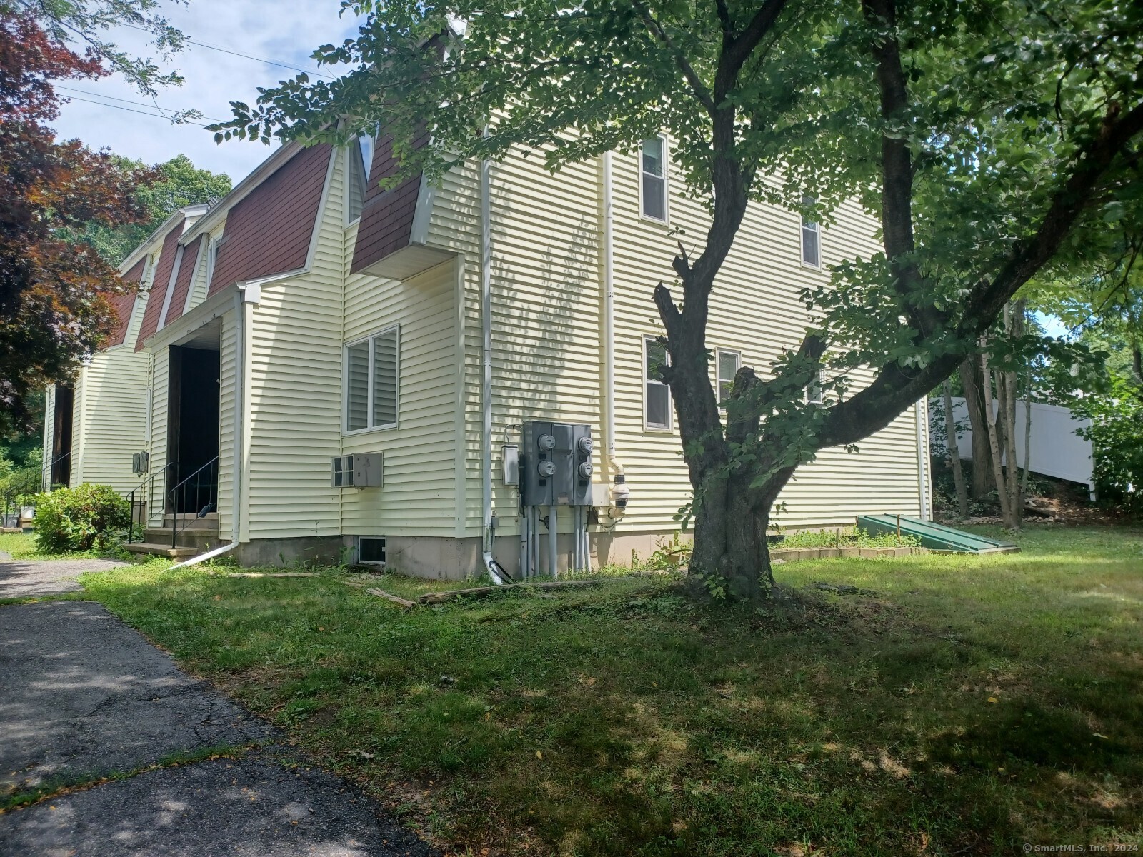 Photo 1 of 16 of 21 Oak Avenue Extension APT 6 townhome