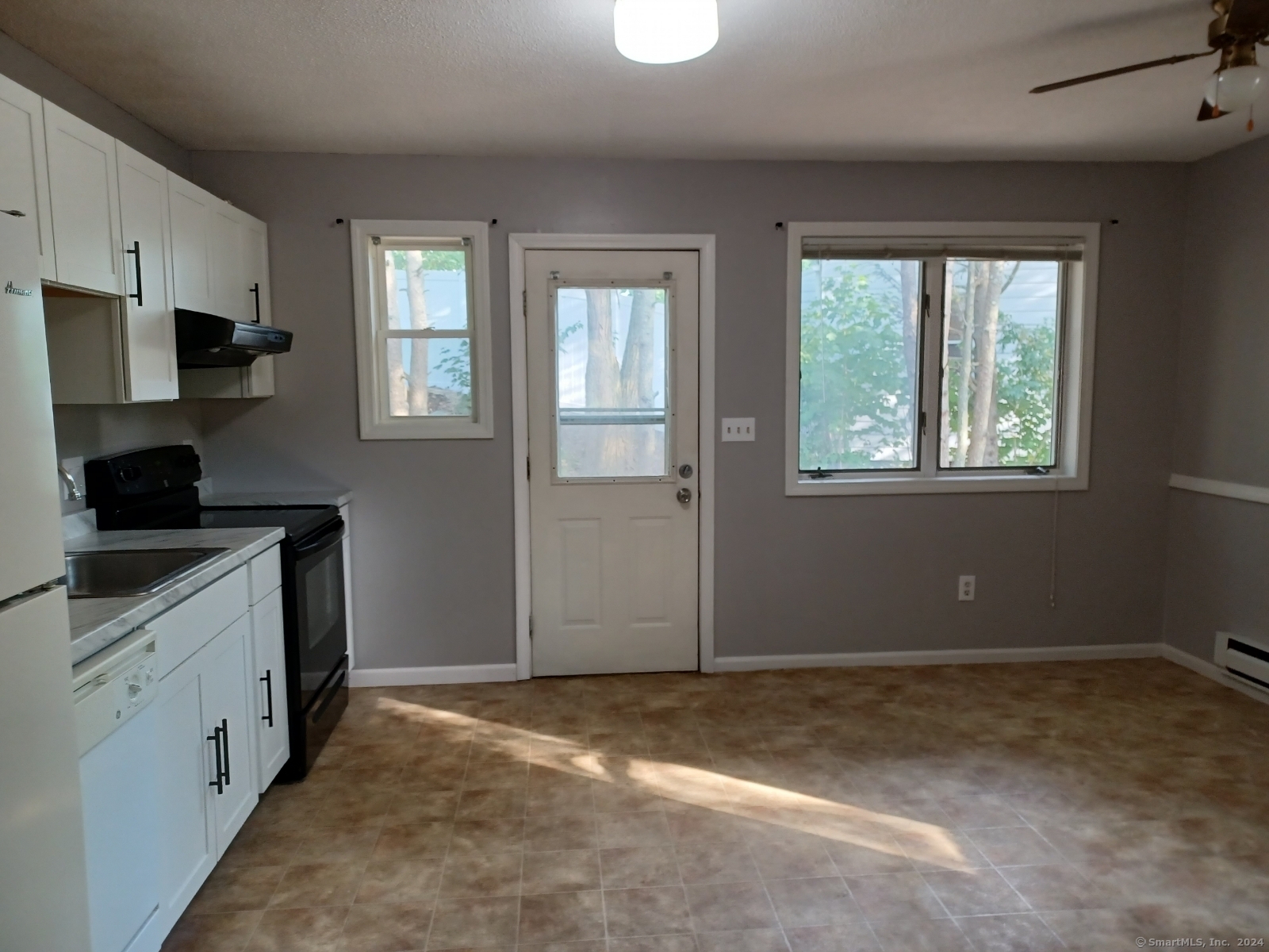 Photo 8 of 16 of 21 Oak Avenue Extension APT 6 townhome