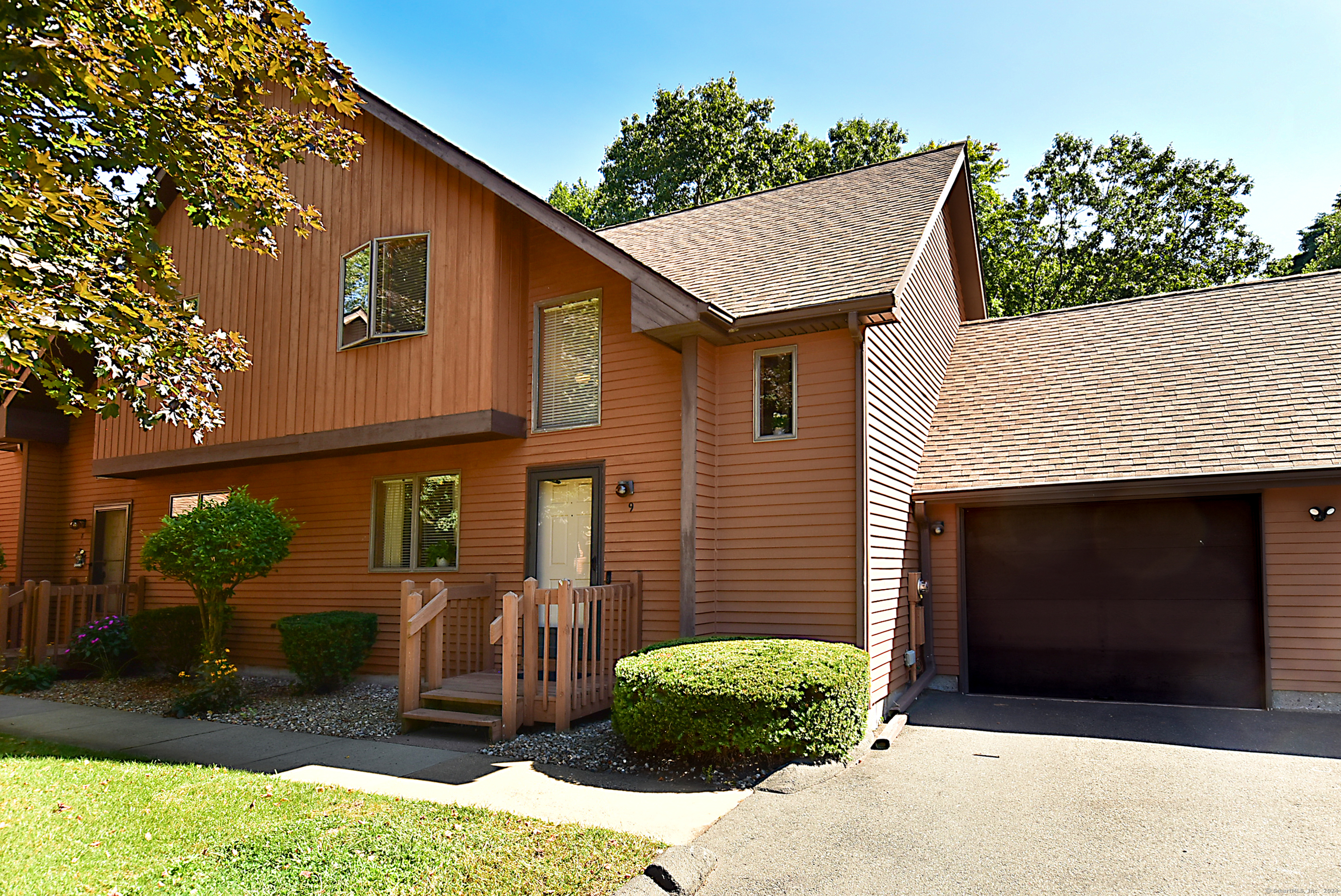 Photo 1 of 30 of 105 Maple Avenue APT 9 townhome