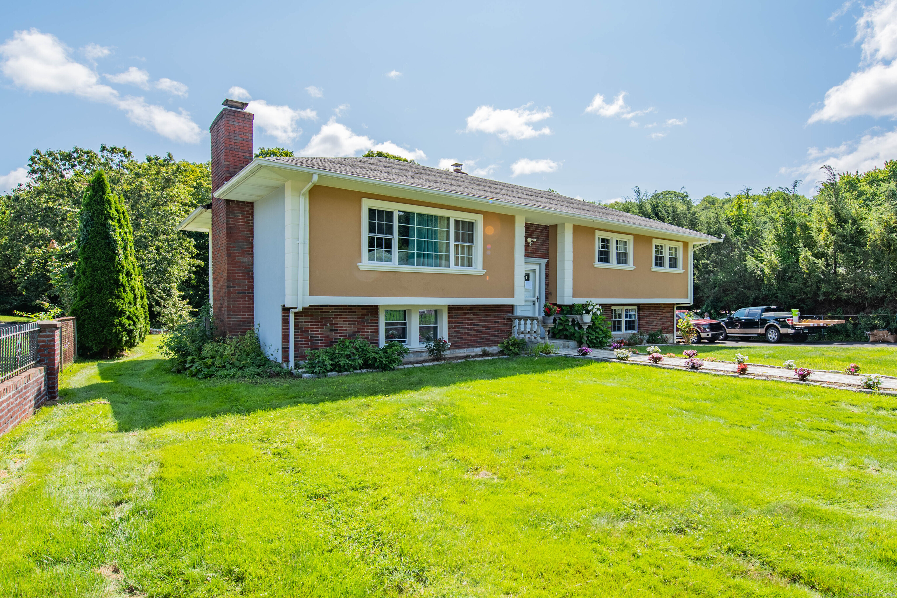 Photo 2 of 28 of 47 Ardsley Road house