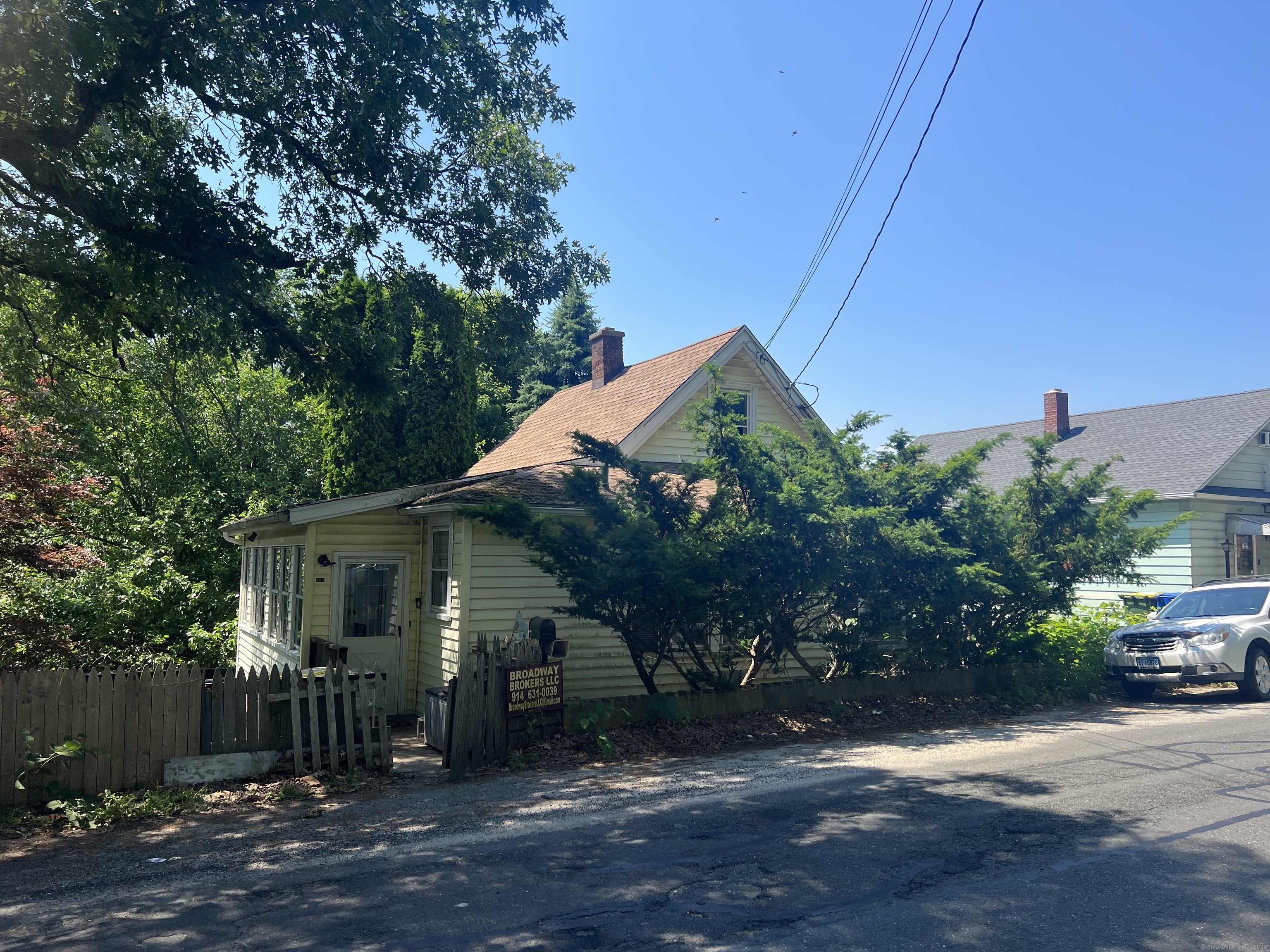 Photo 1 of 17 of 461 North Walnut Street house