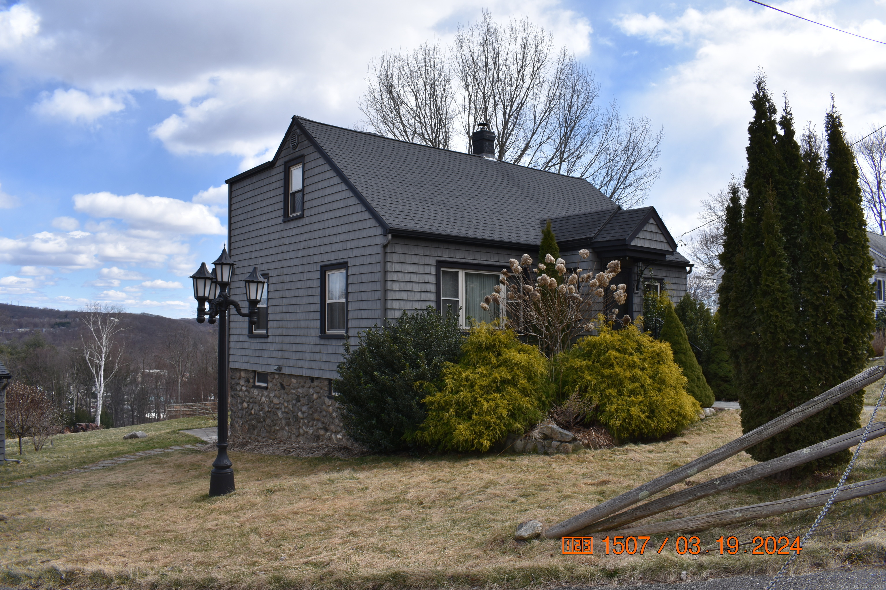 Photo 2 of 10 of 60 Old Colonial Road house