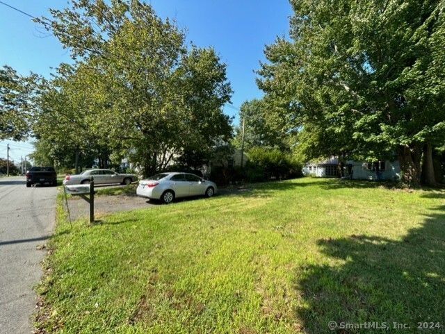 Photo 2 of 16 of 76 Trumbull Street house