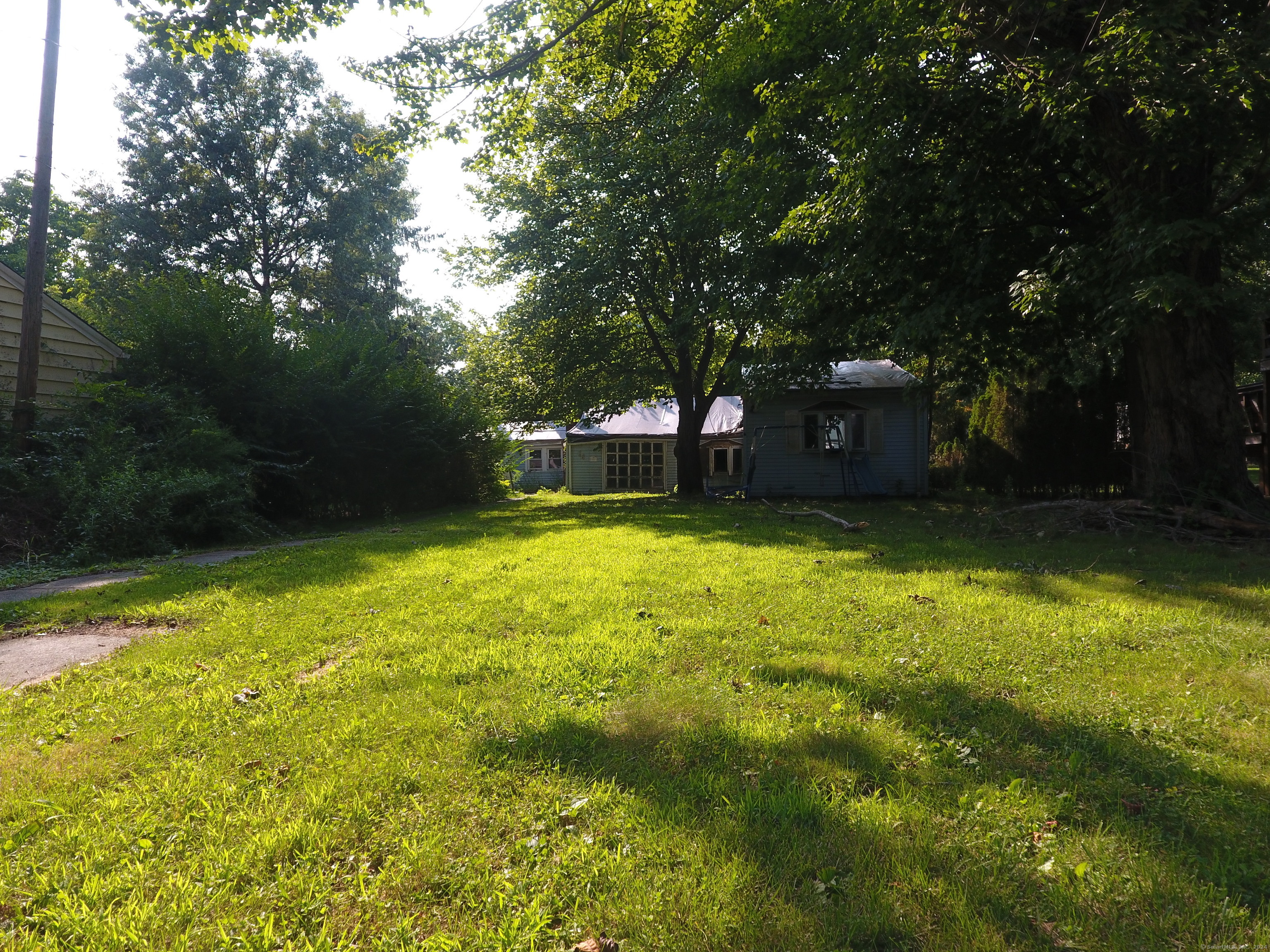 Photo 3 of 16 of 76 Trumbull Street house