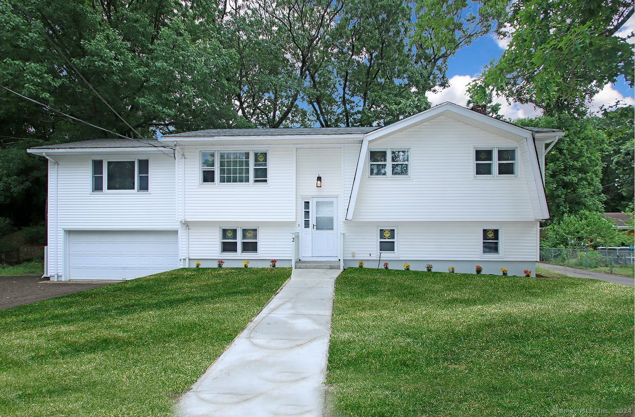 Photo 1 of 24 of 2 Lakeview Avenue house