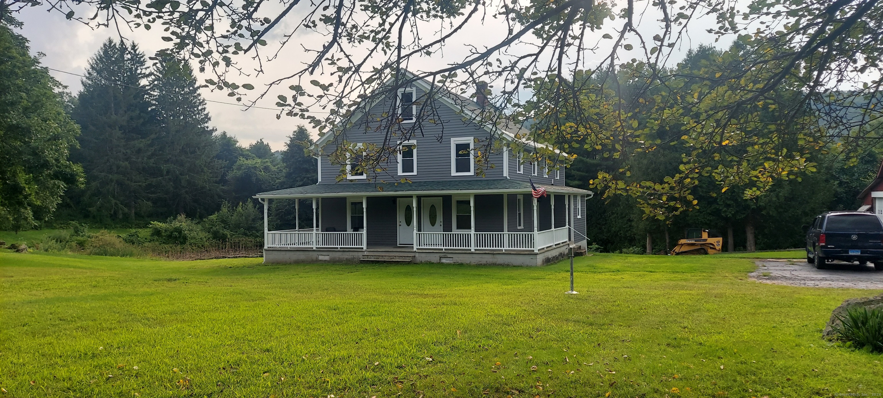 Photo 5 of 35 of 114 Moore Avenue house