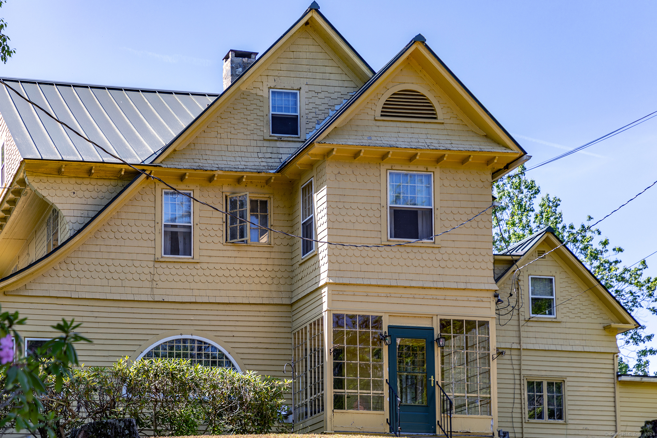 Photo 1 of 19 of 508 West Wakefield Boulevard house