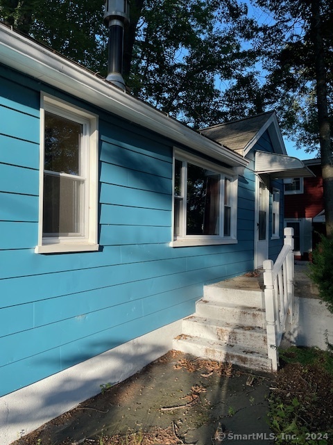 Photo 2 of 11 of 128 Midwood Avenue house