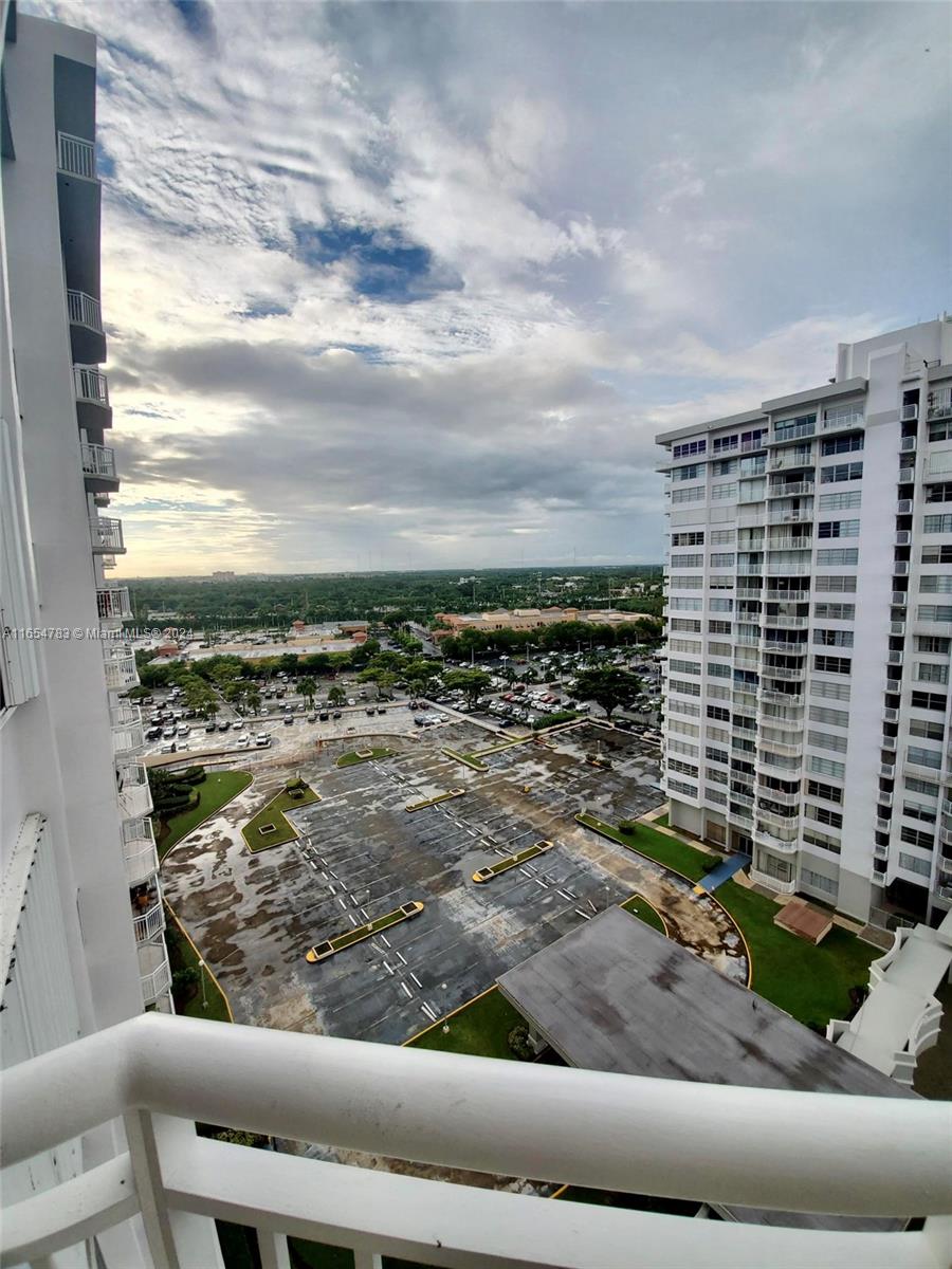 Photo 3 of 11 of 18041 Biscayne Blvd 1502 condo