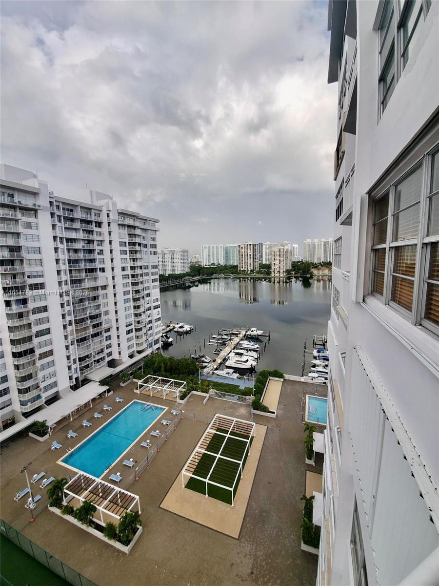 Photo 4 of 11 of 18041 Biscayne Blvd 1502 condo