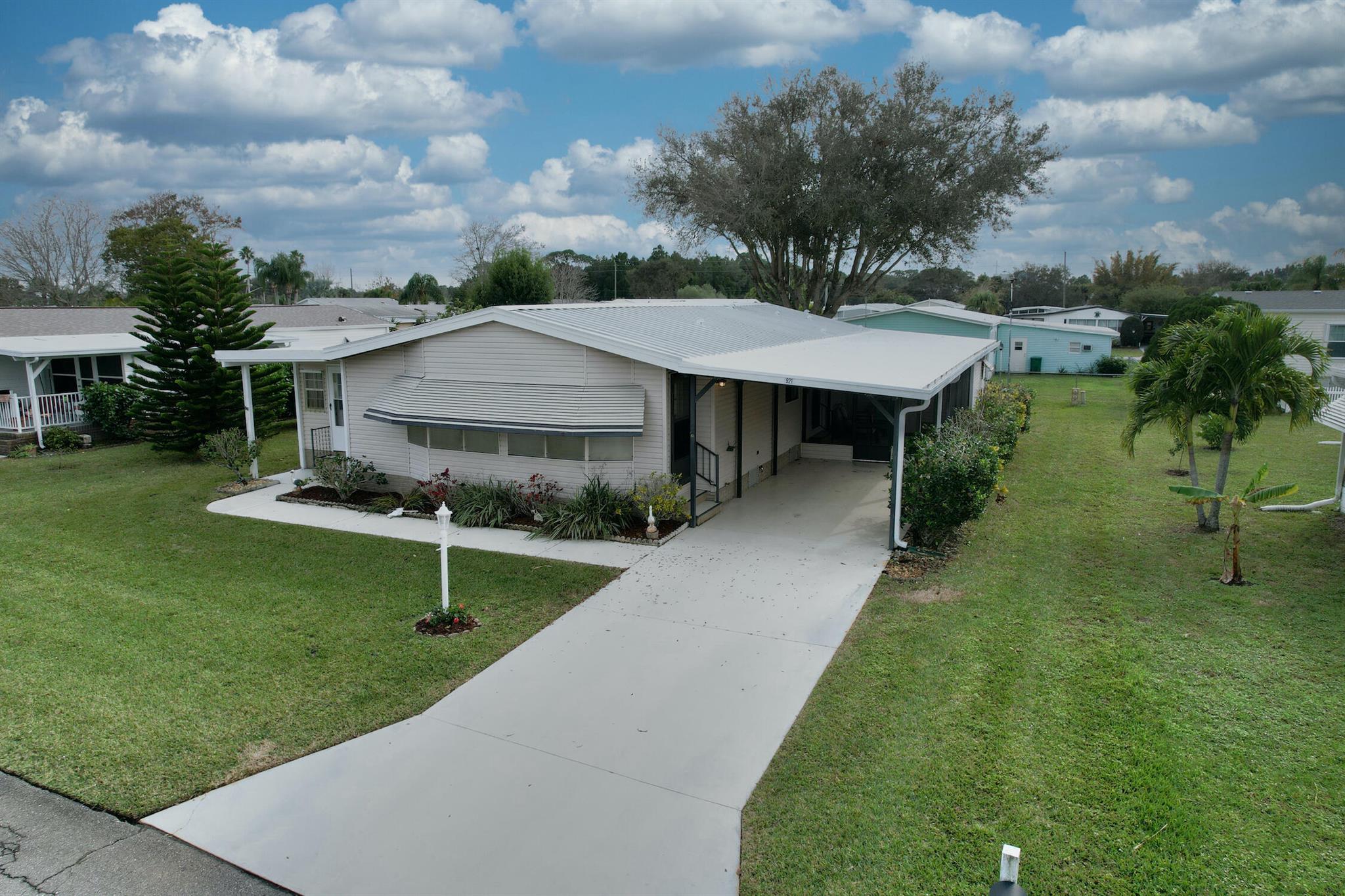 Photo 1 of 25 of 921 Cypress Street mobile home