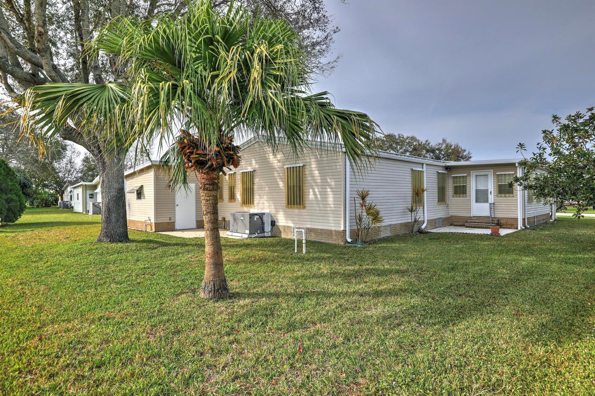 Photo 3 of 25 of 921 Cypress Street mobile home