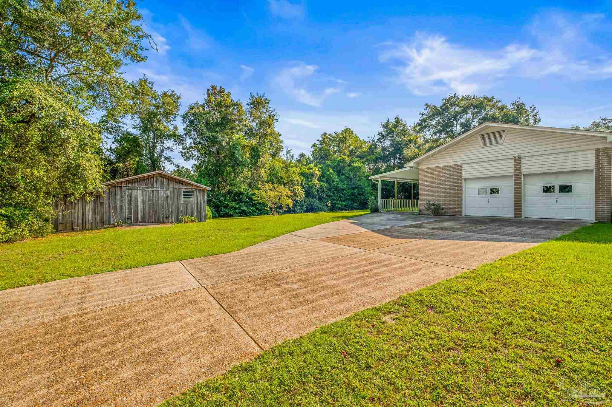 Photo 4 of 44 of 408 E Park Ln house