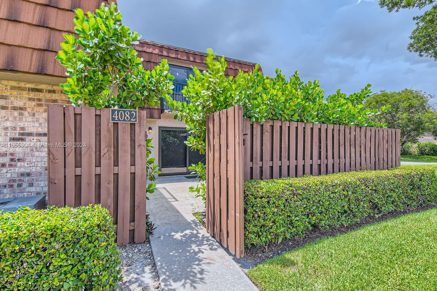 Photo 3 of 32 of 4082 Forest Hill Dr townhome