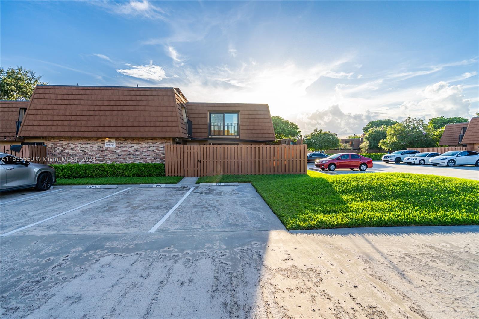 Photo 5 of 37 of 2601 Garden Ct townhome