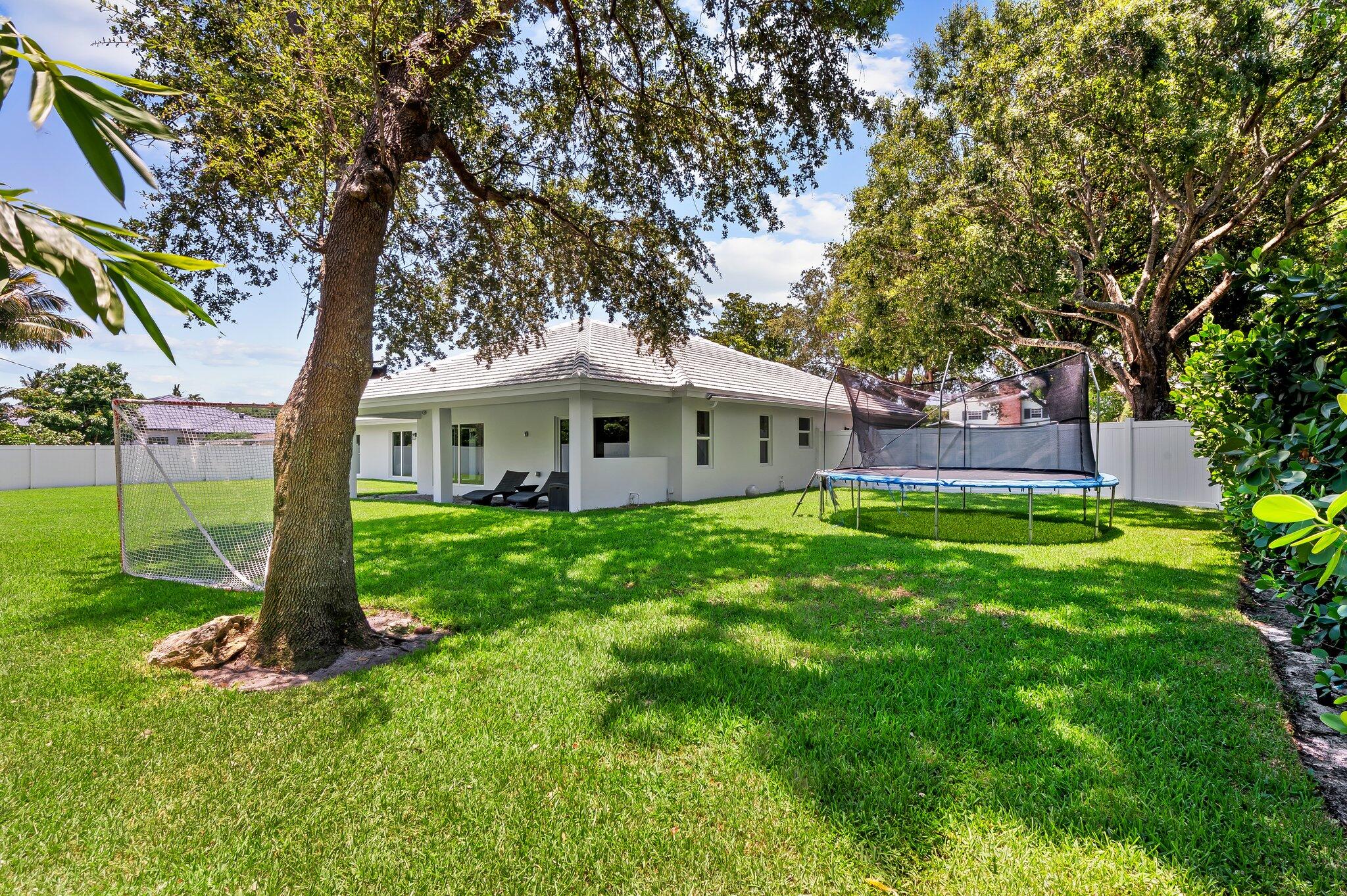 Photo 16 of 36 of 425 NW 18th Street house