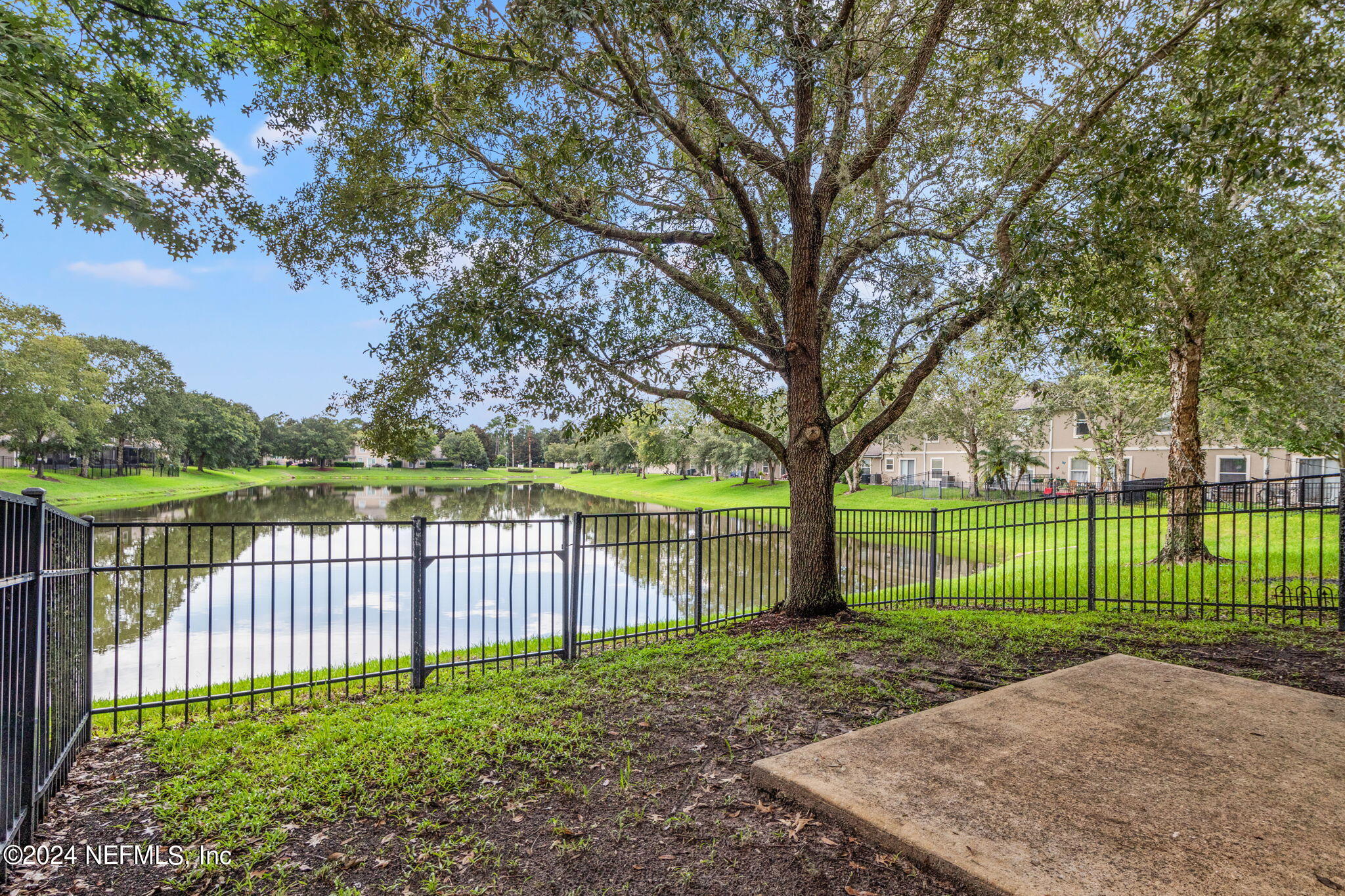 Photo 2 of 24 of 1580 VINELAND Circle C townhome