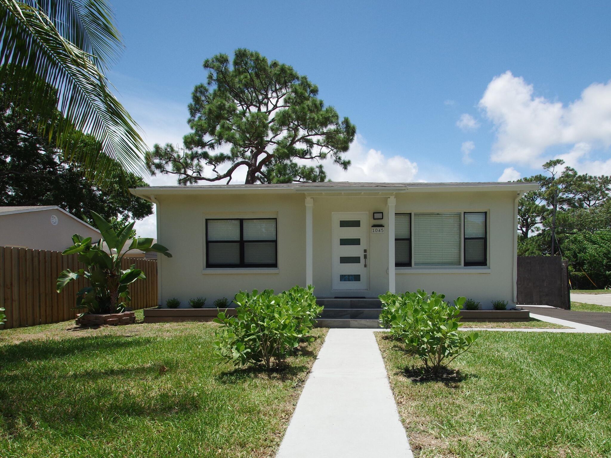 Photo 1 of 34 of 1045 NW 7th Ave house