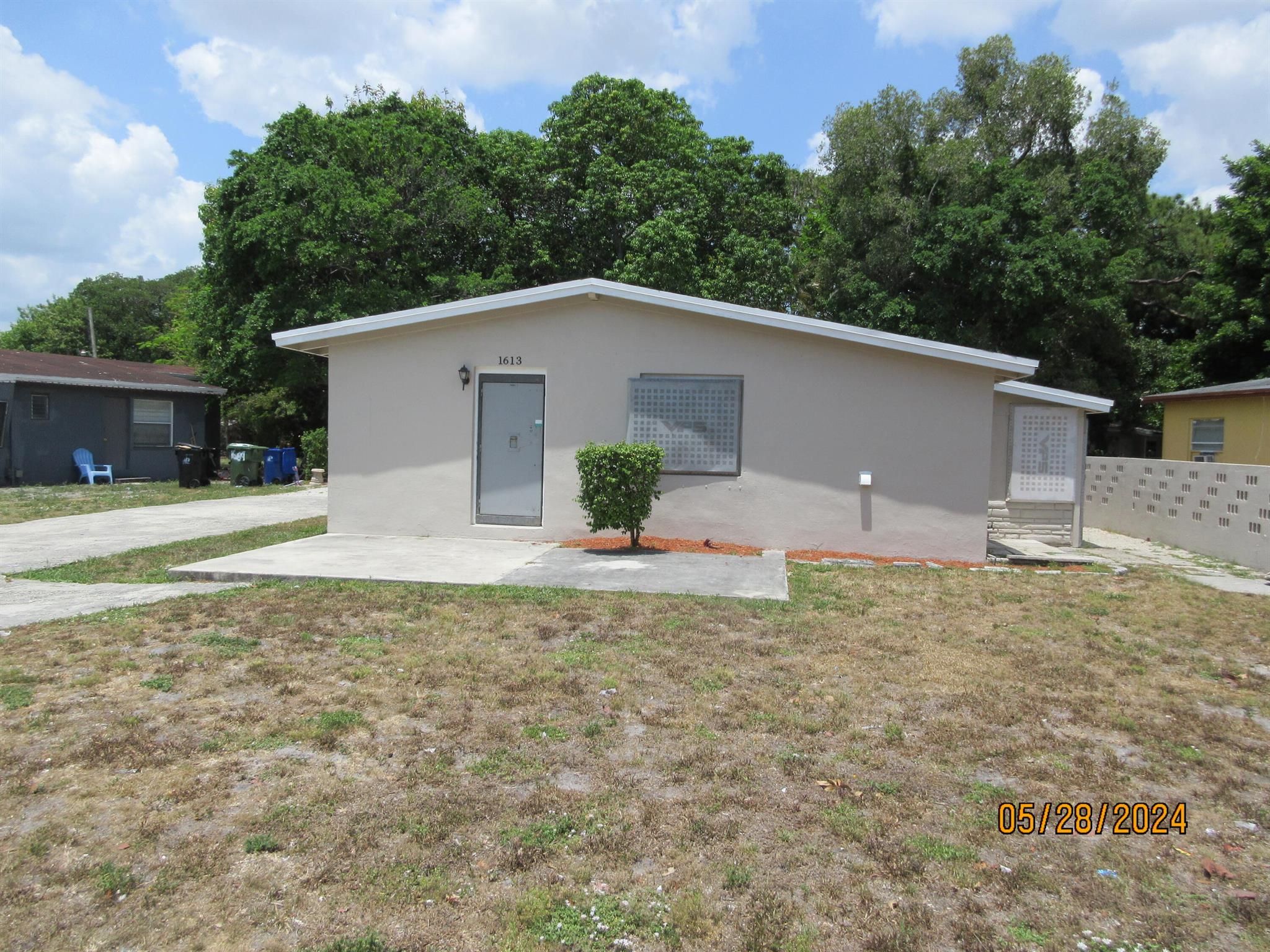 Photo 1 of 9 of 1613 NW 15th Avenue house