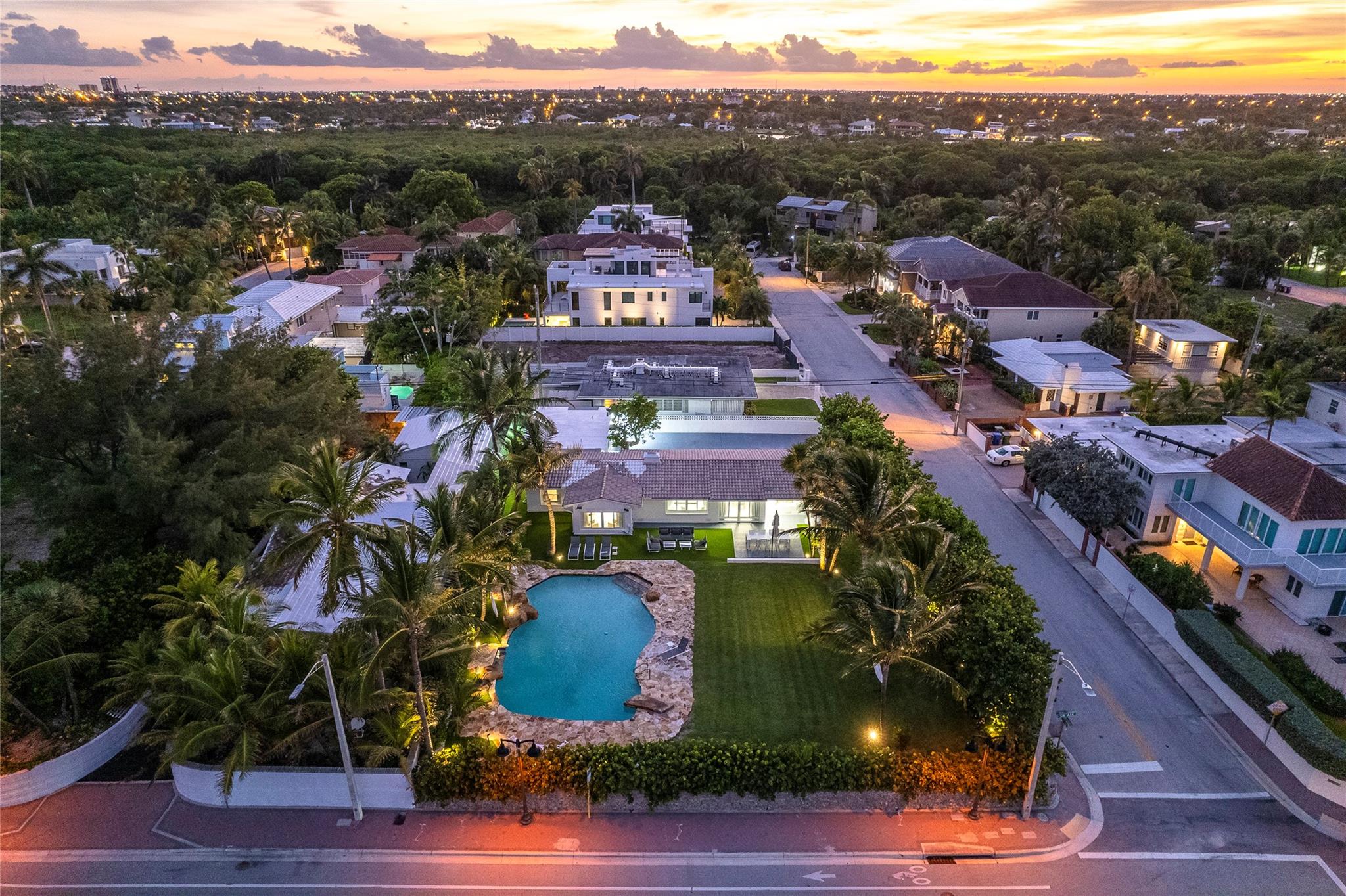 Photo 5 of 39 of 1663 N Fort Lauderdale Beach Blvd house