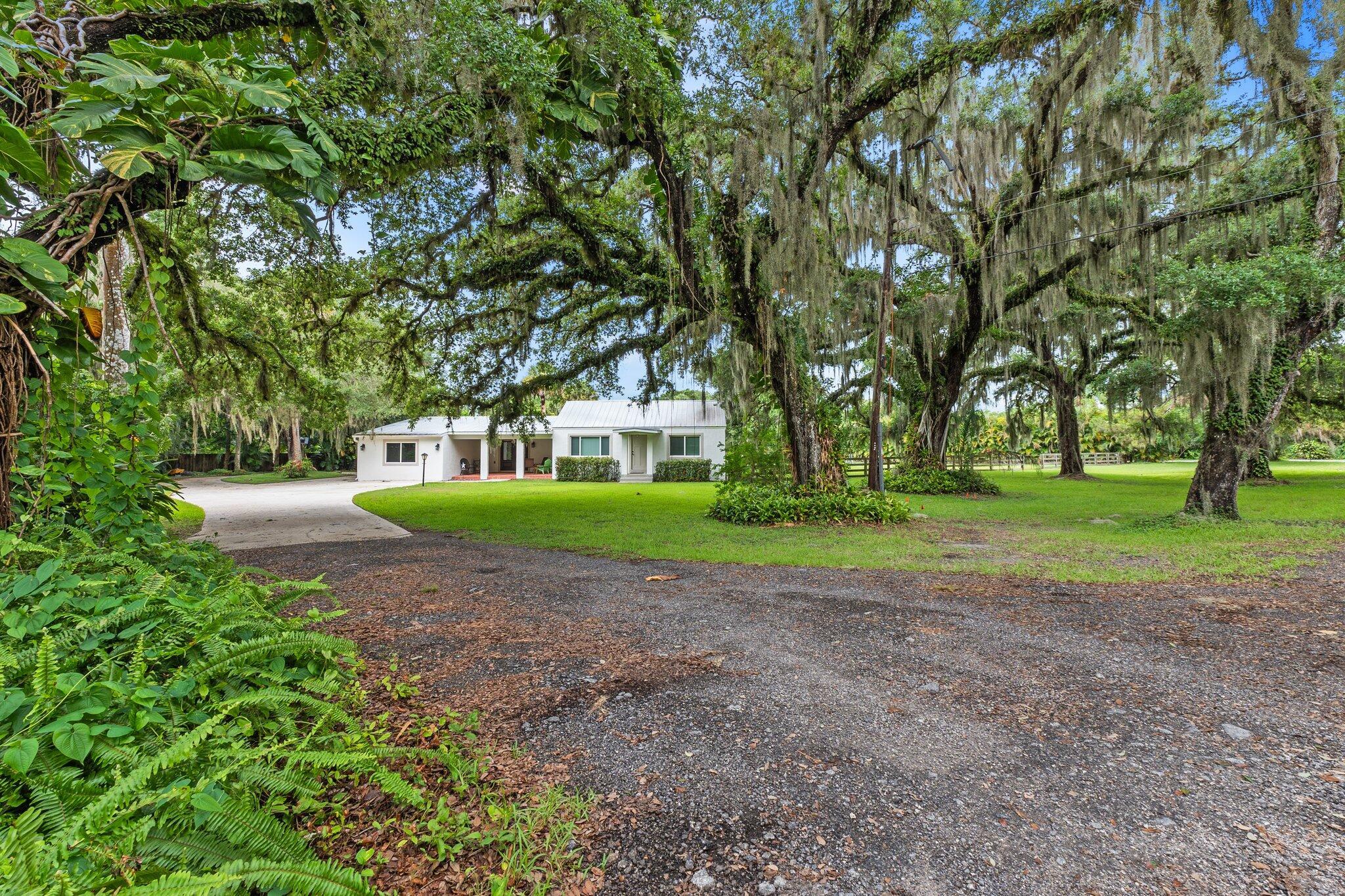 Photo 2 of 70 of 4909 Magnolia Avenue house