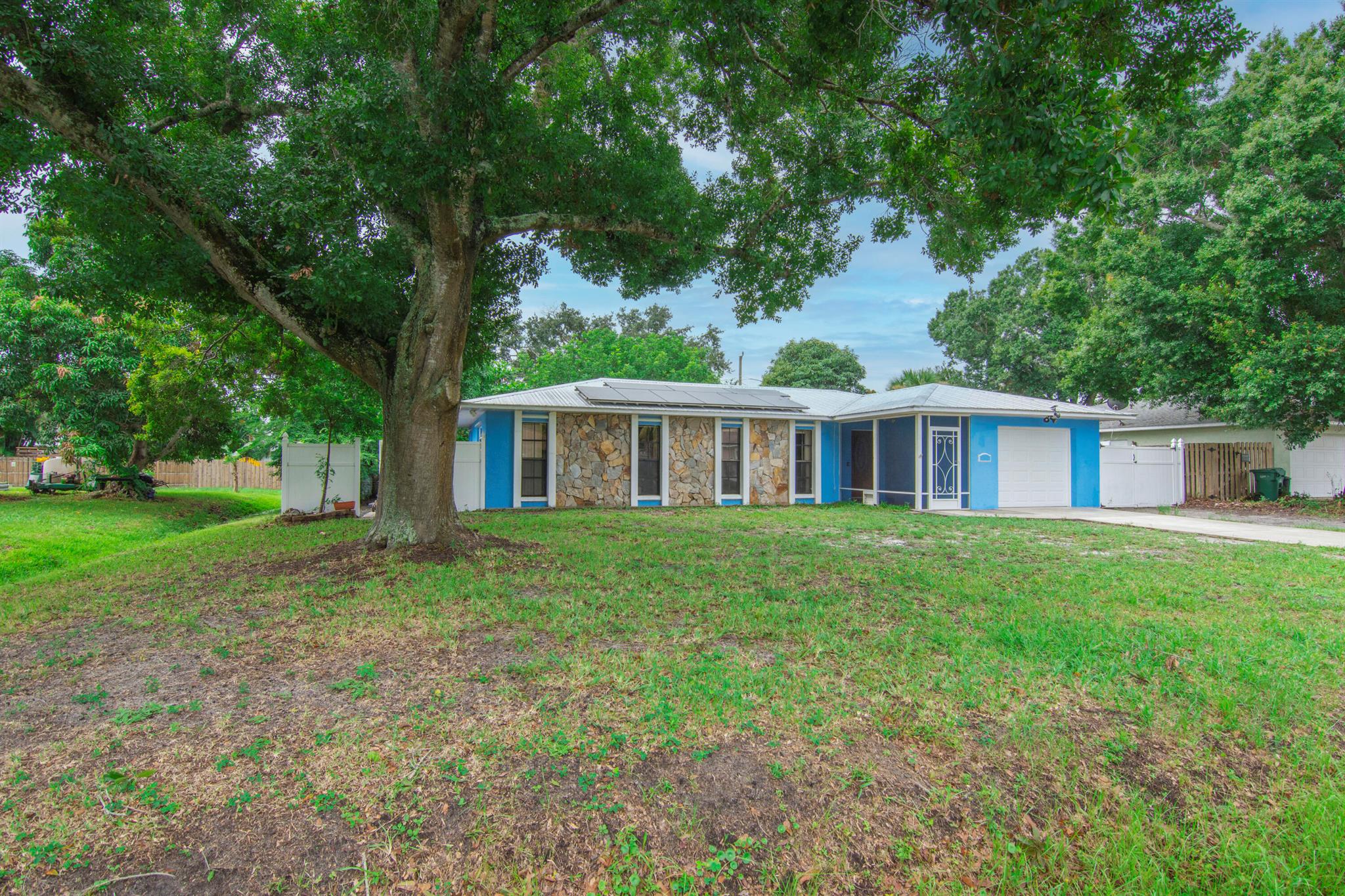 Photo 2 of 28 of 7505 Ocala Avenue house