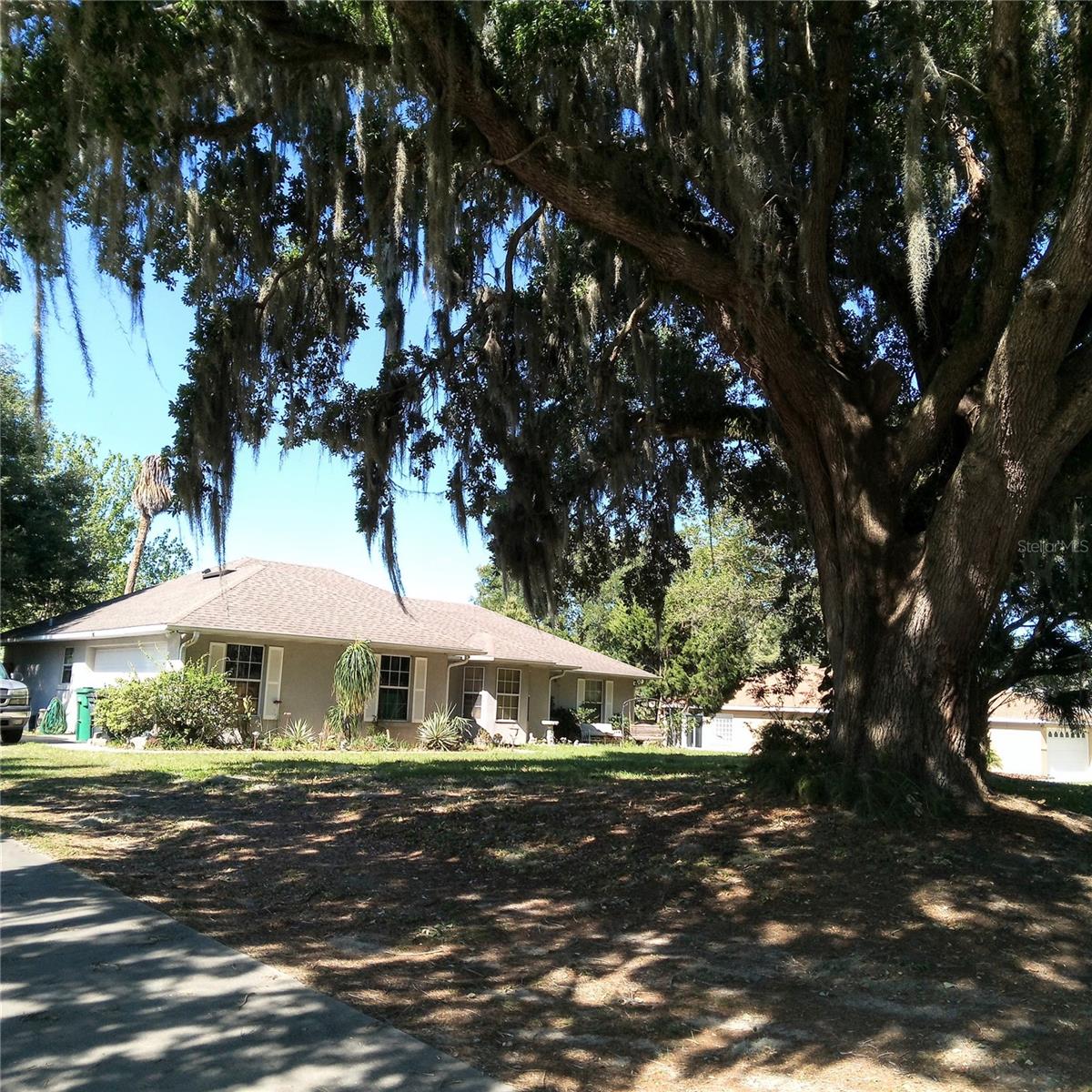 Photo 3 of 31 of 824 BERRYHILL CIRCLE house