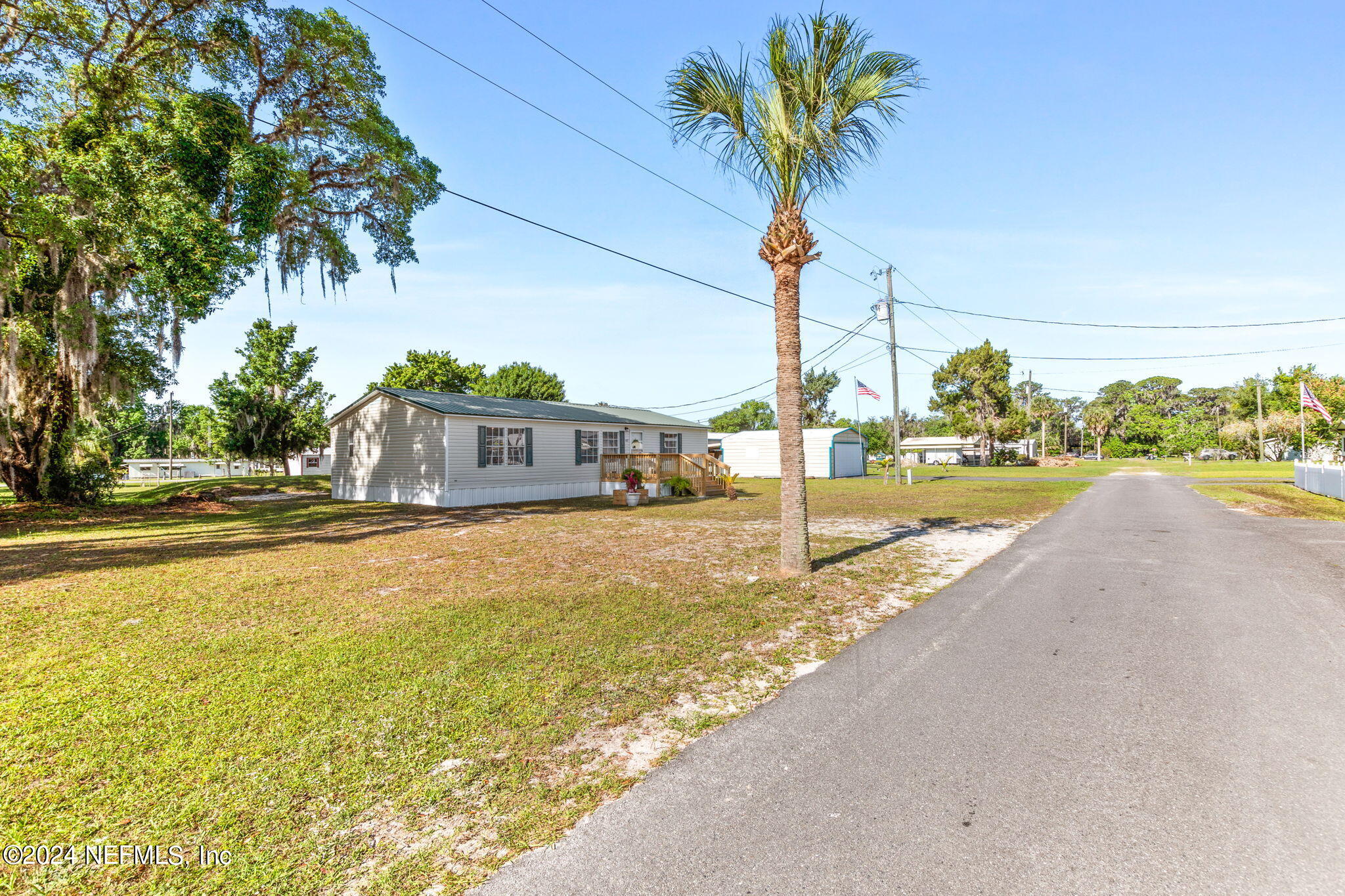 Photo 3 of 31 of 117 LAKEVIEW Avenue mobile home