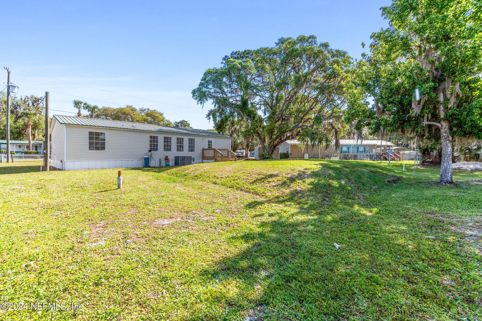 Photo 5 of 31 of 117 LAKEVIEW Avenue mobile home