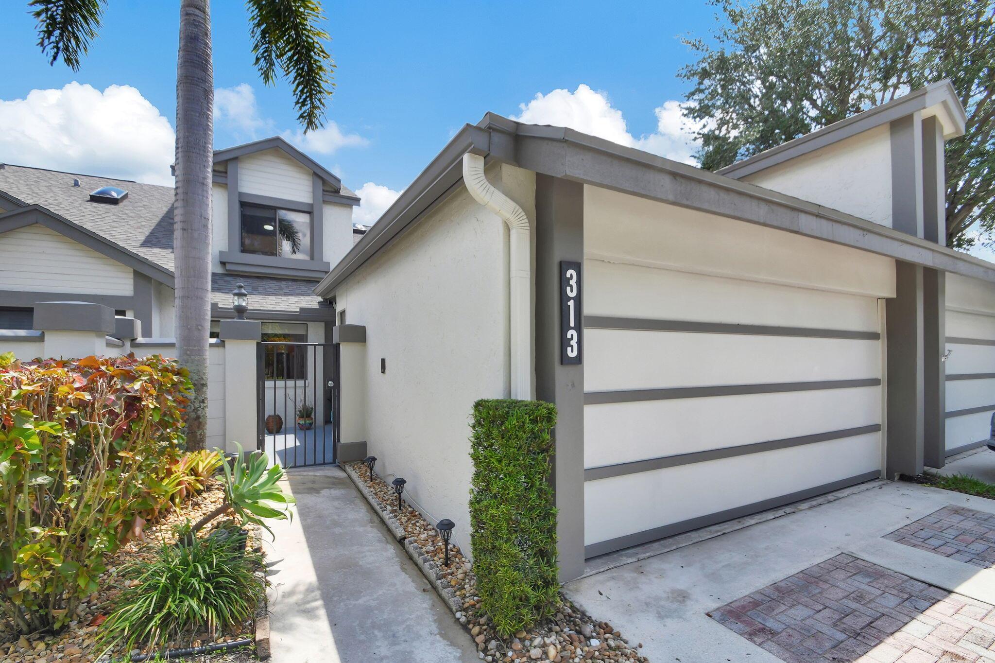 Photo 5 of 81 of 313 Landings Boulevard townhome