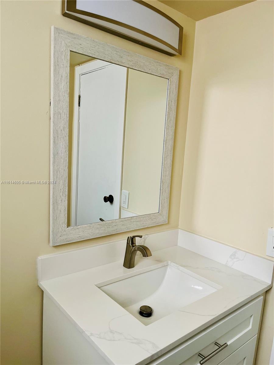 Photo 5 of 9 of listing d89e2064-3b53-4155-bbed-a32d0854c67d condo