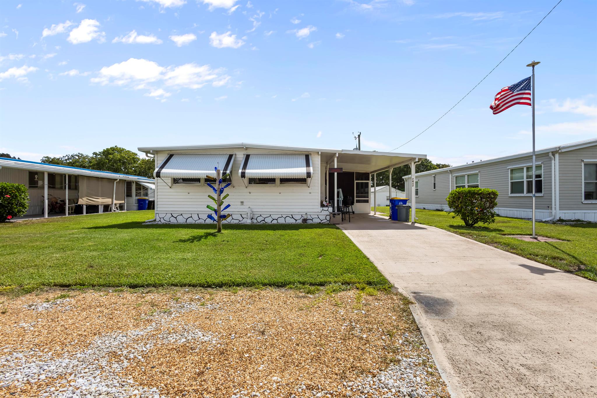 Photo 2 of 33 of 7467 SE Swan Avenue mobile home