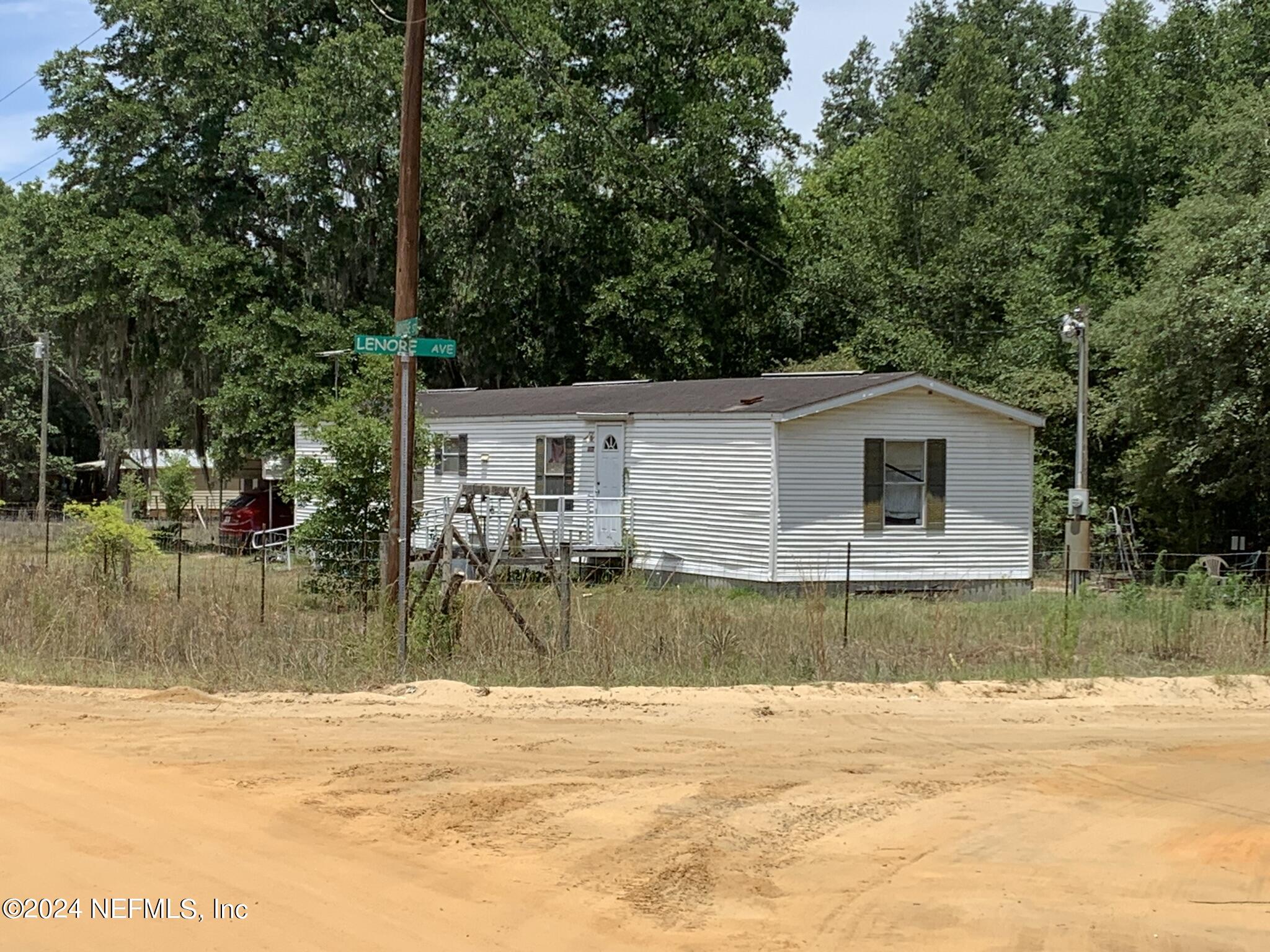 Photo 11 of 12 of 2002 DENISE Street mobile home