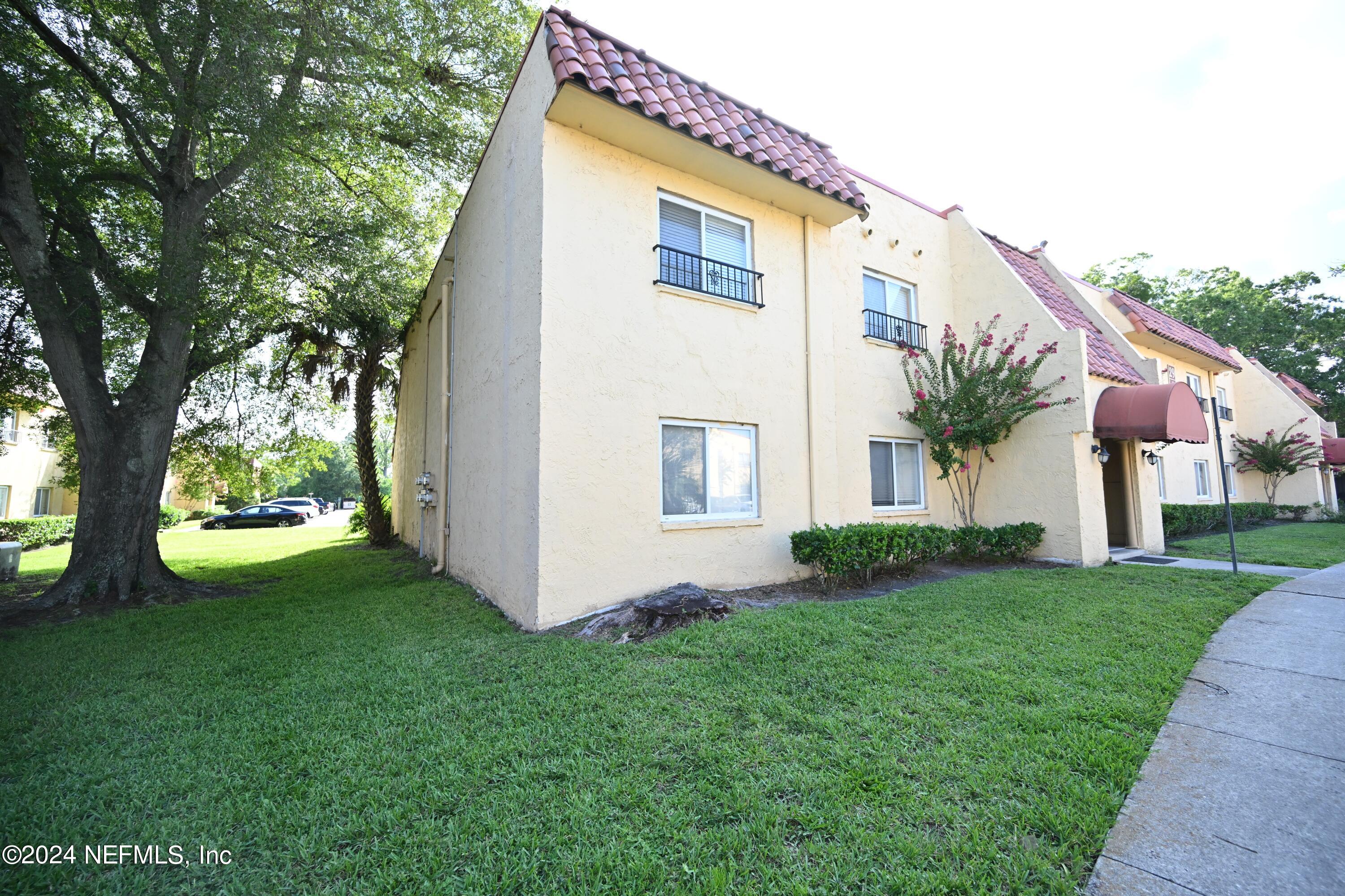 Photo 3 of 25 of 6528 VALEROSA Court 1 condo