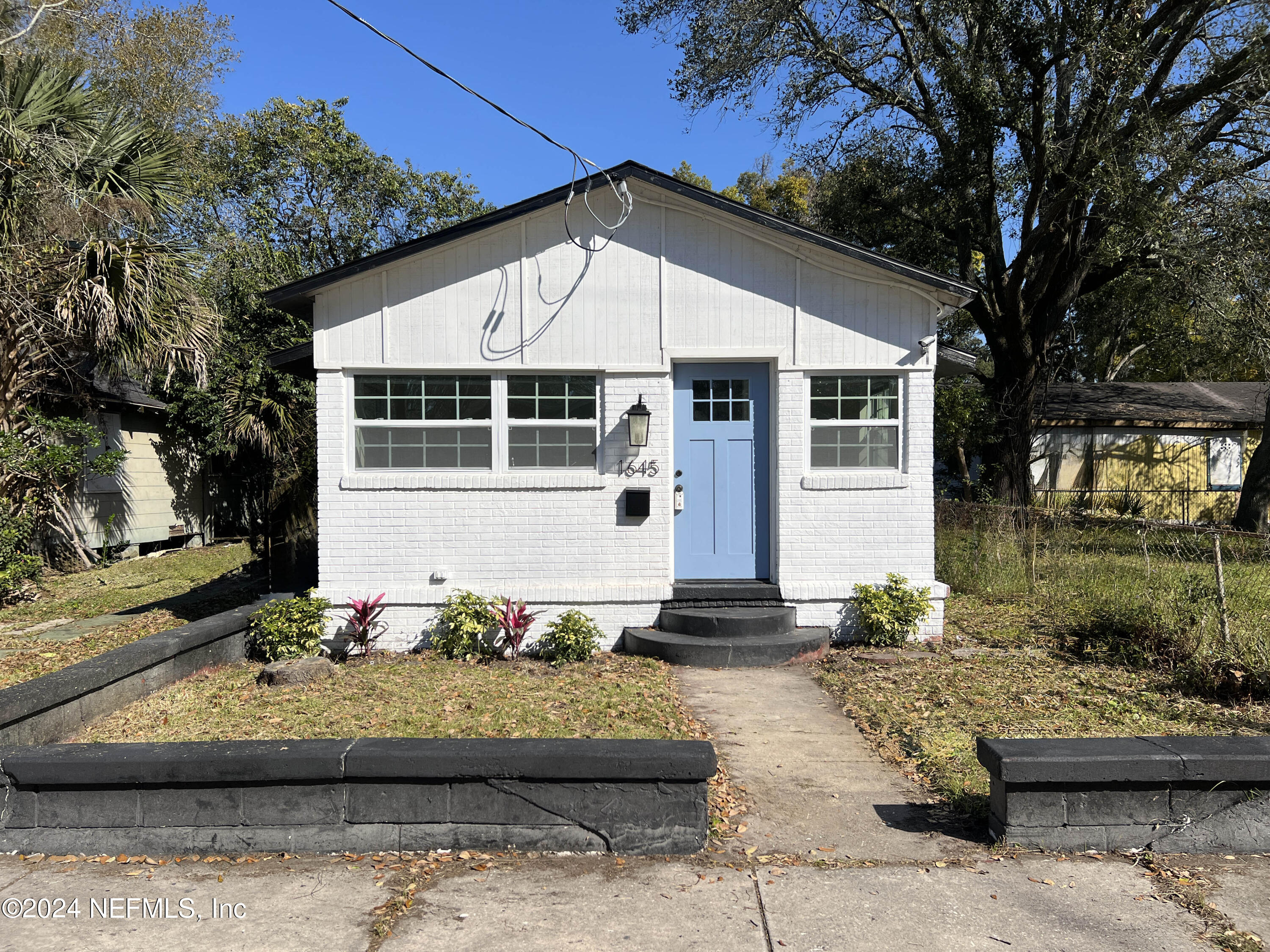 Photo 1 of 36 of 1645 W 4TH Street house