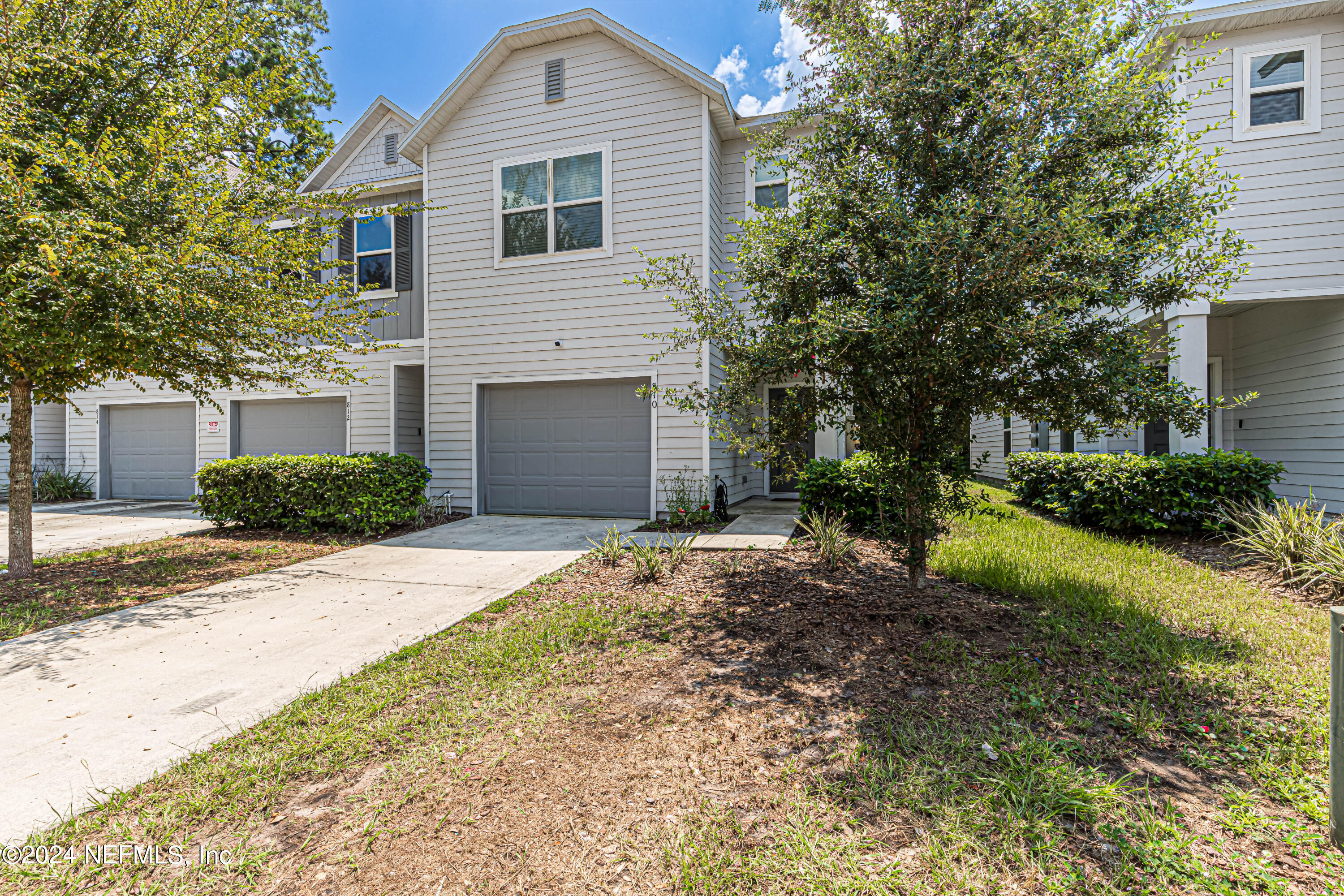 Photo 1 of 27 of 810 BENT BAUM Road townhome