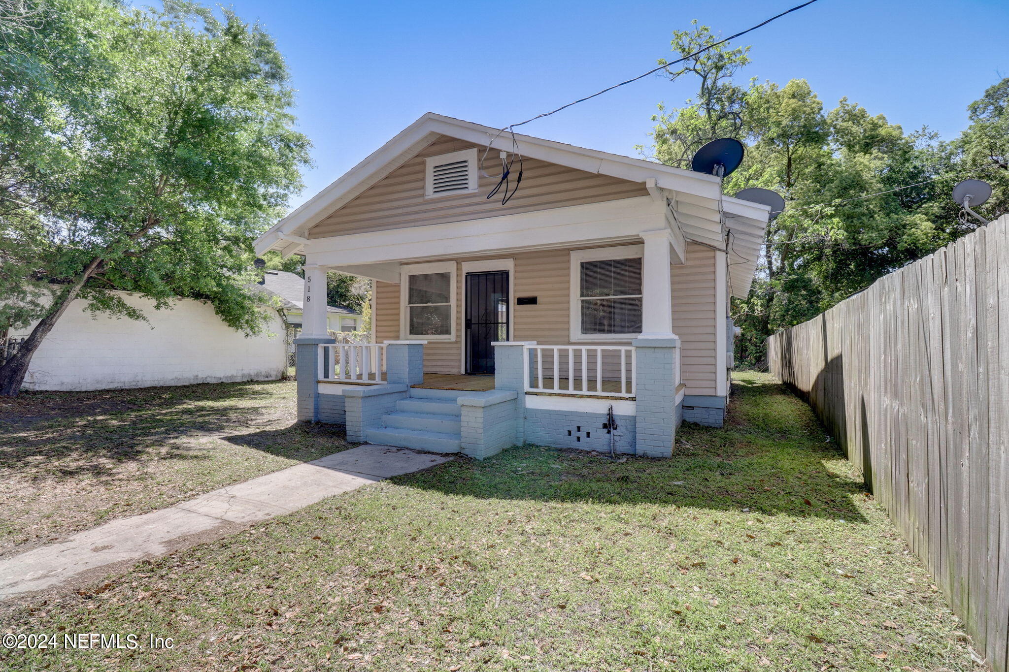 Photo 1 of 19 of 518 W 25TH Street house