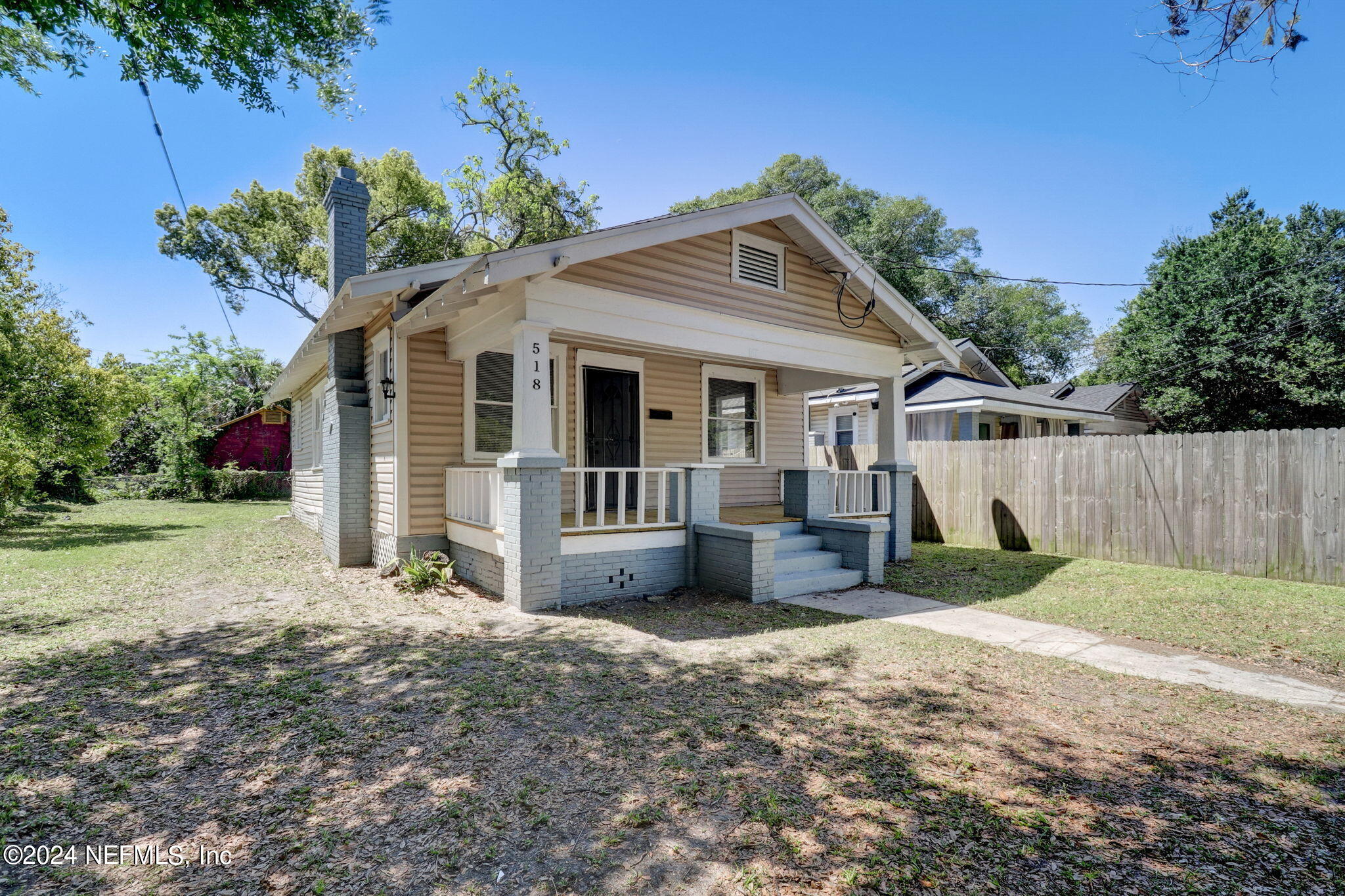 Photo 2 of 19 of 518 W 25TH Street house