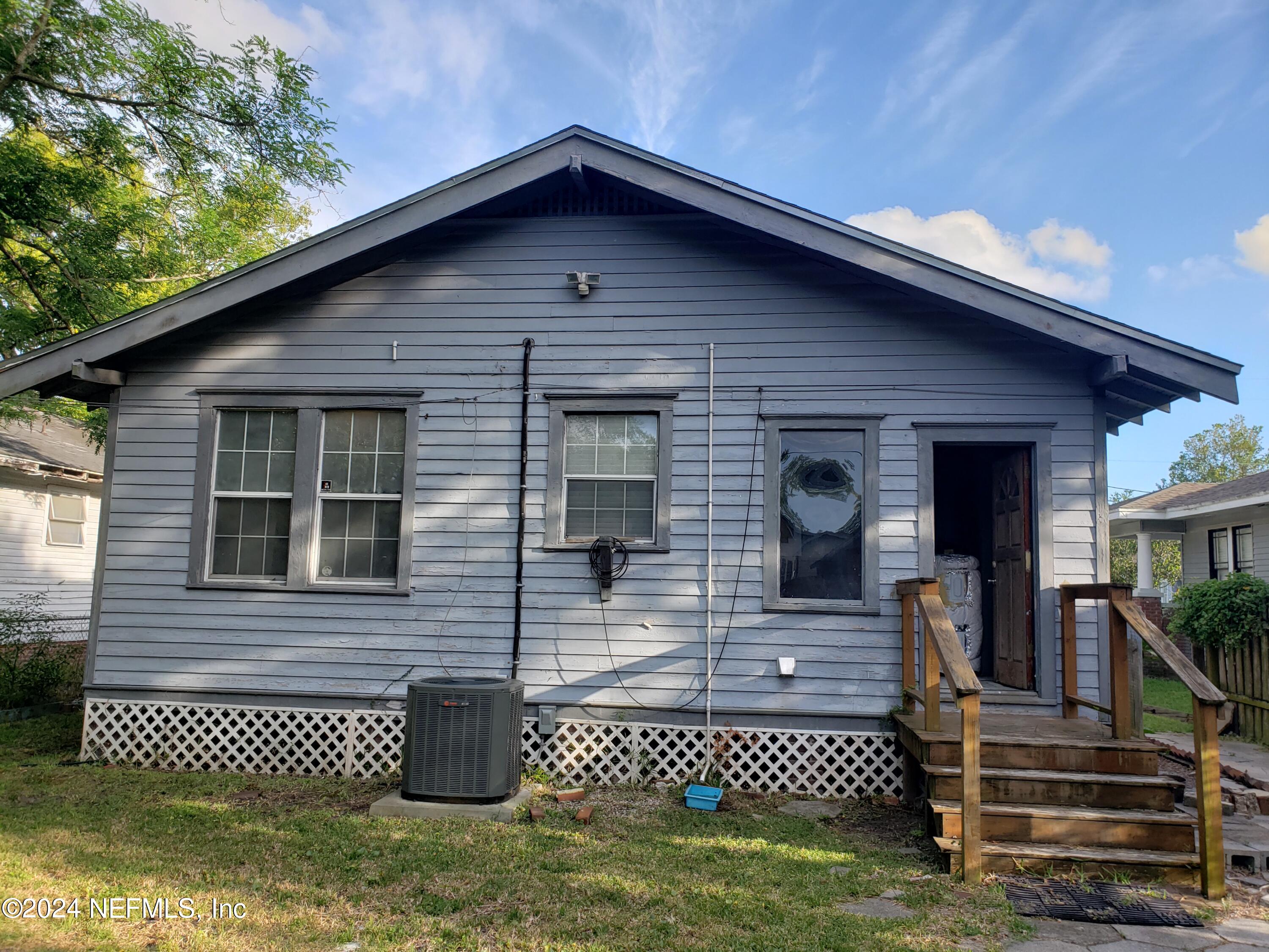 Photo 3 of 14 of 2123 DELLWOOD Avenue house