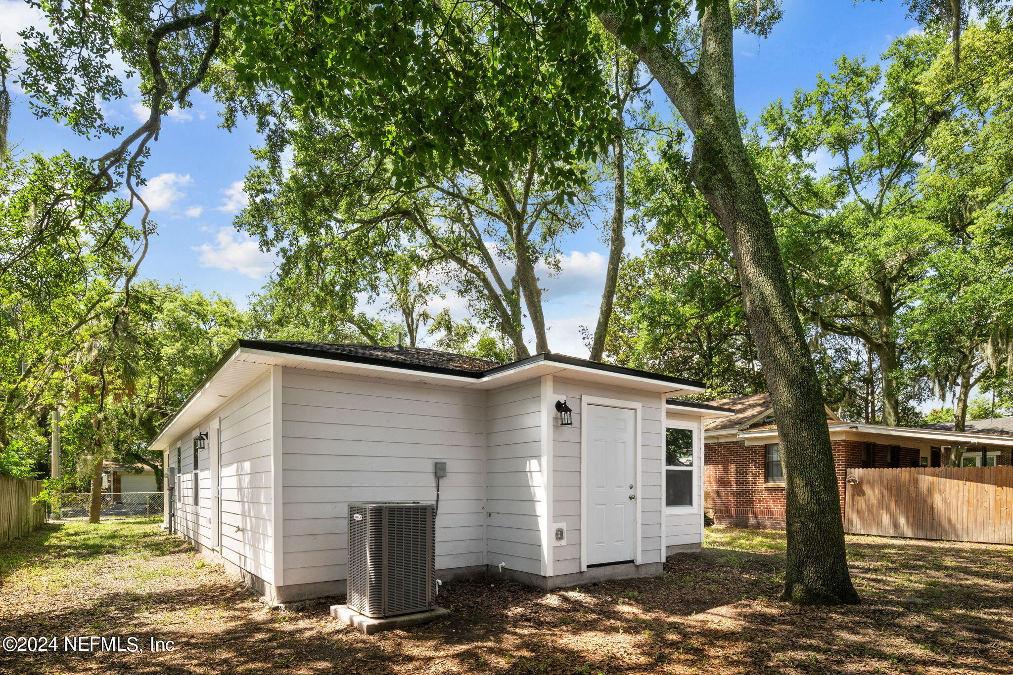 Photo 5 of 23 of 815 FERNWAY Street house