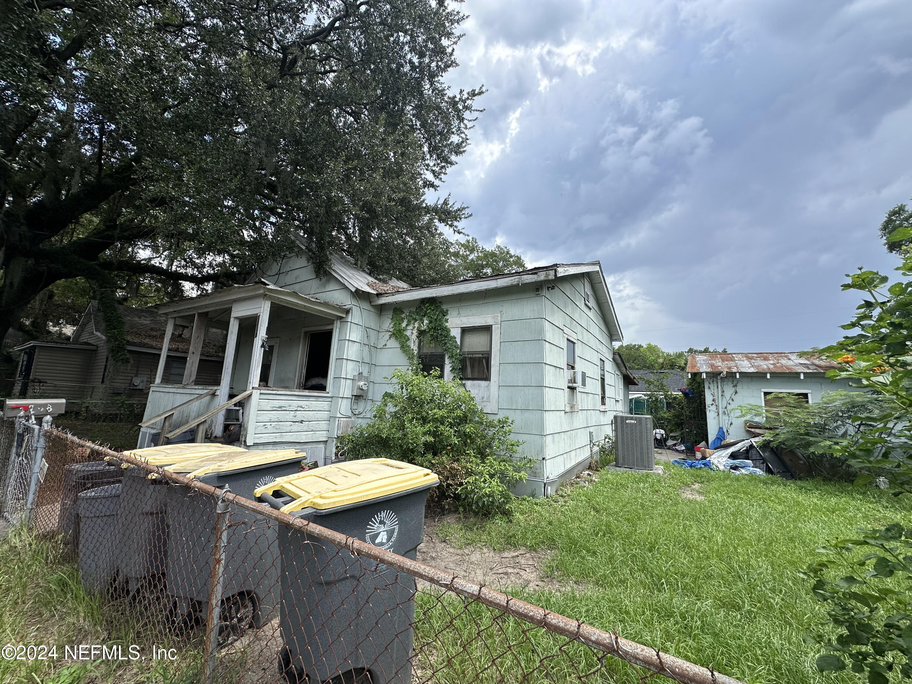 Photo 3 of 17 of 1208 E 27TH Street house