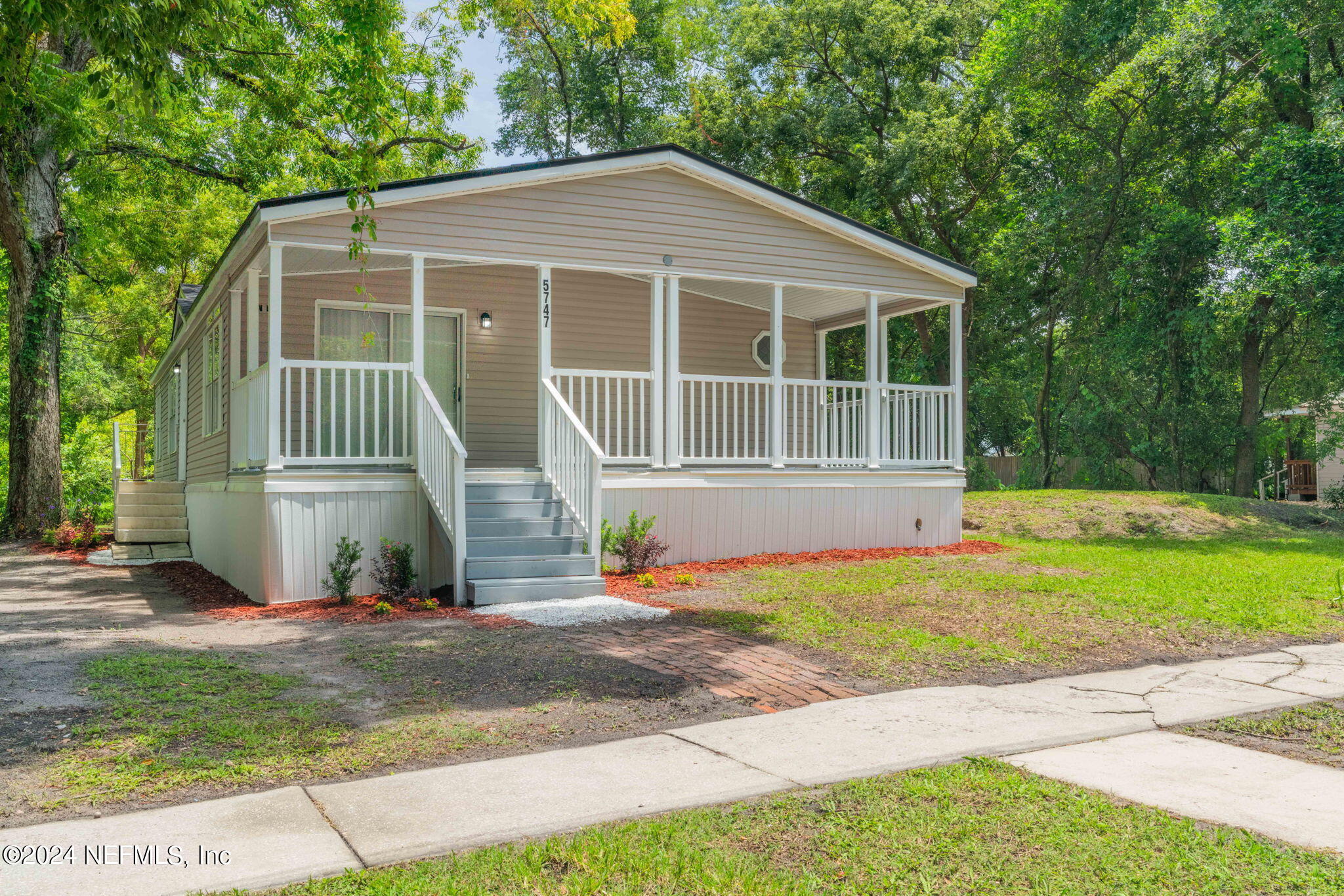 Photo 4 of 49 of 5747 CARVER Circle mobile home